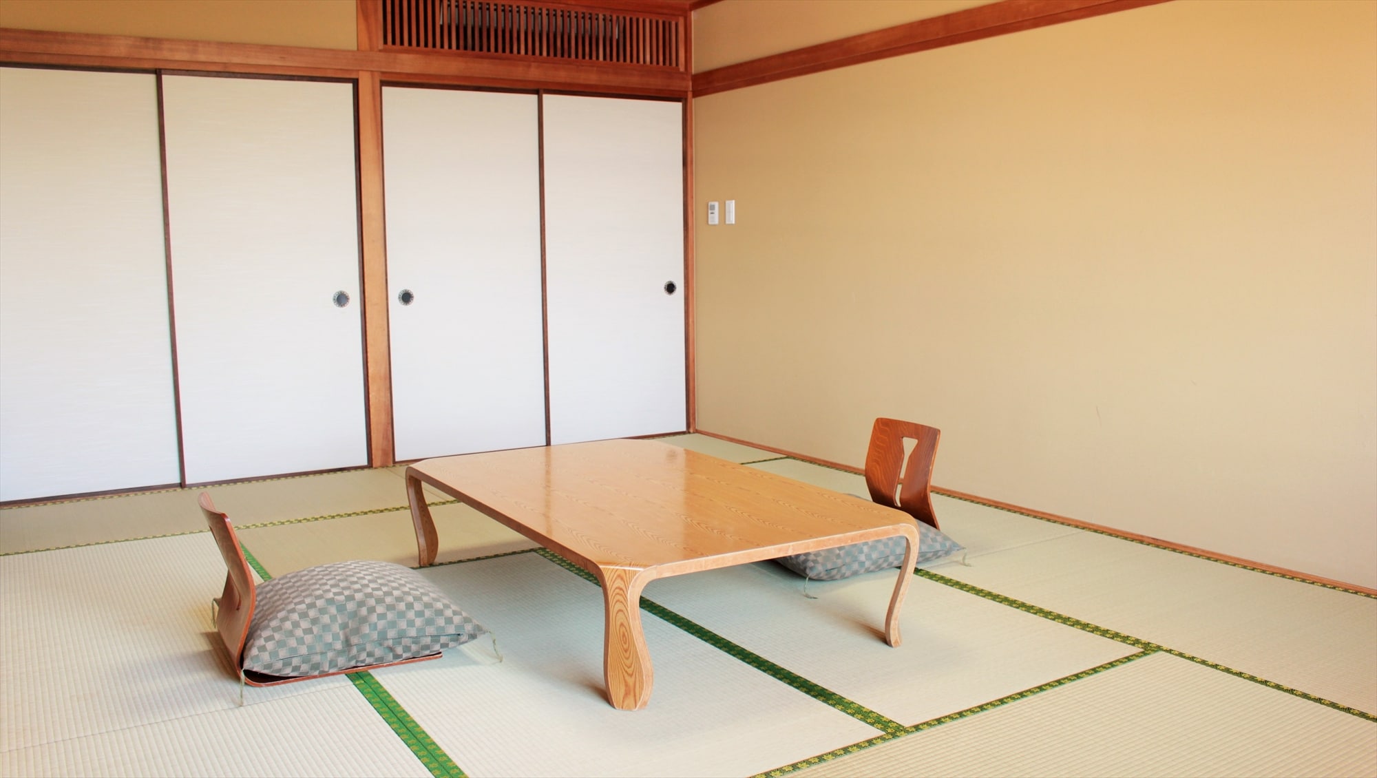 Ocean view Japanese-style room with a view of the night view of Hiroshima over the Seto Inland Sea [Non-smoking] 36 square meters is a Japanese-style room with 10 tatami mats + wide rim, bath and toilet