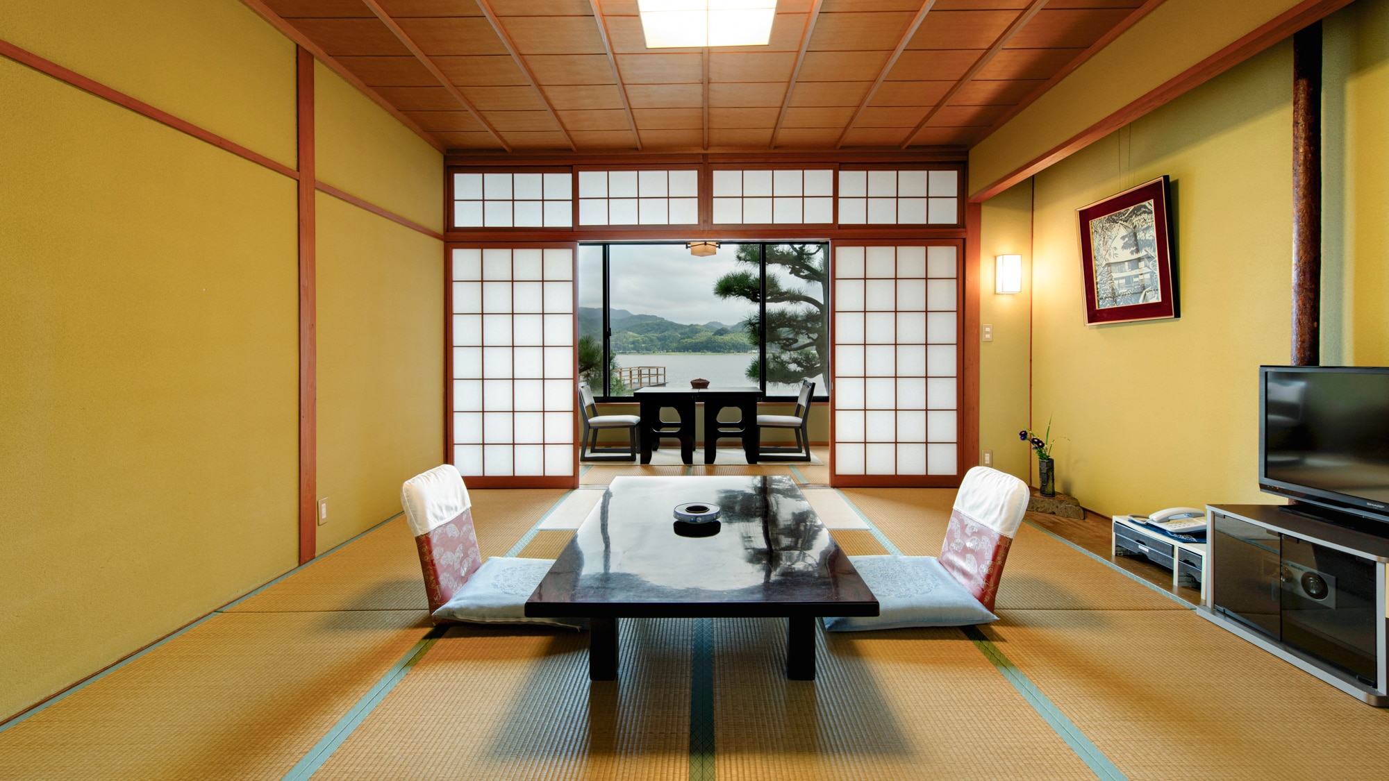 Standard A room (8 tatami Japanese-style room on the lake side)