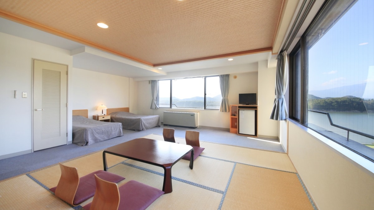 [Contoh kamar tamu] Bangunan utama Kamar Jepang dan Barat / Direnovasi dan dibuka pada Oktober 2010, Anda dapat menghabiskan waktu Anda seperti resor sumber air panas.