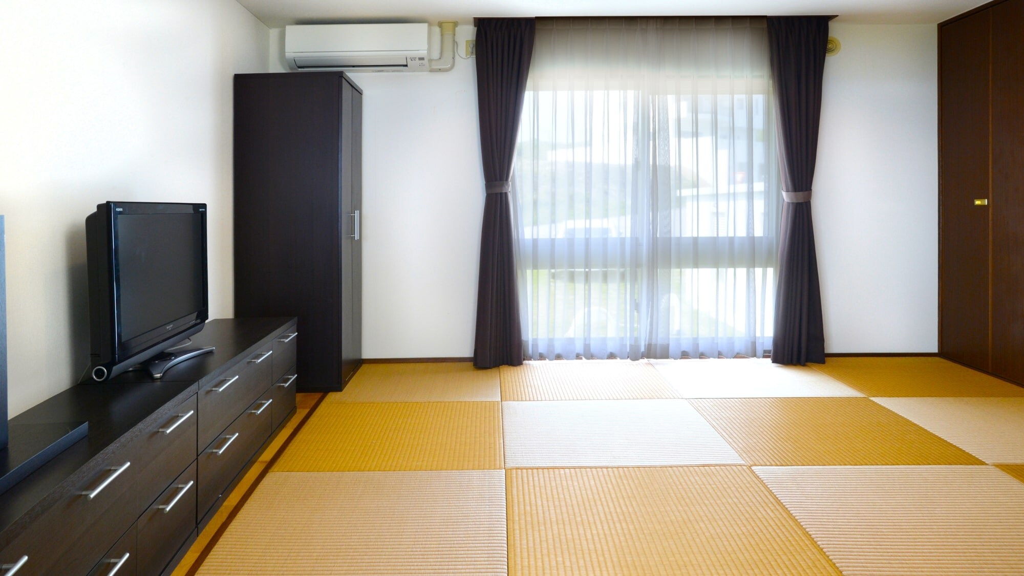 <Building 1> Japanese-style rooms. We also have Japanese-style rooms that are perfect for families with small children.