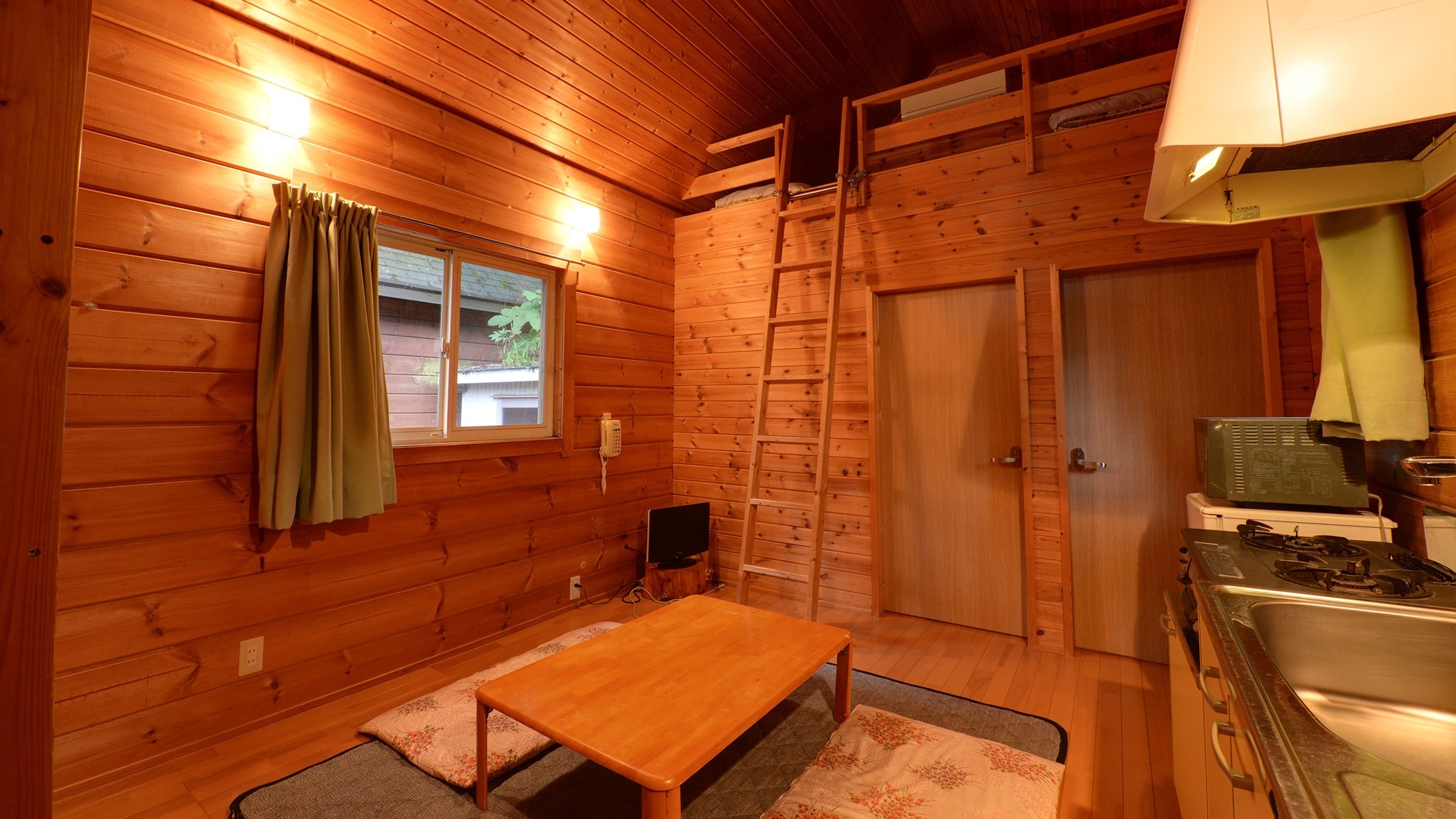 *[Log House/N] A room type with two lofts.