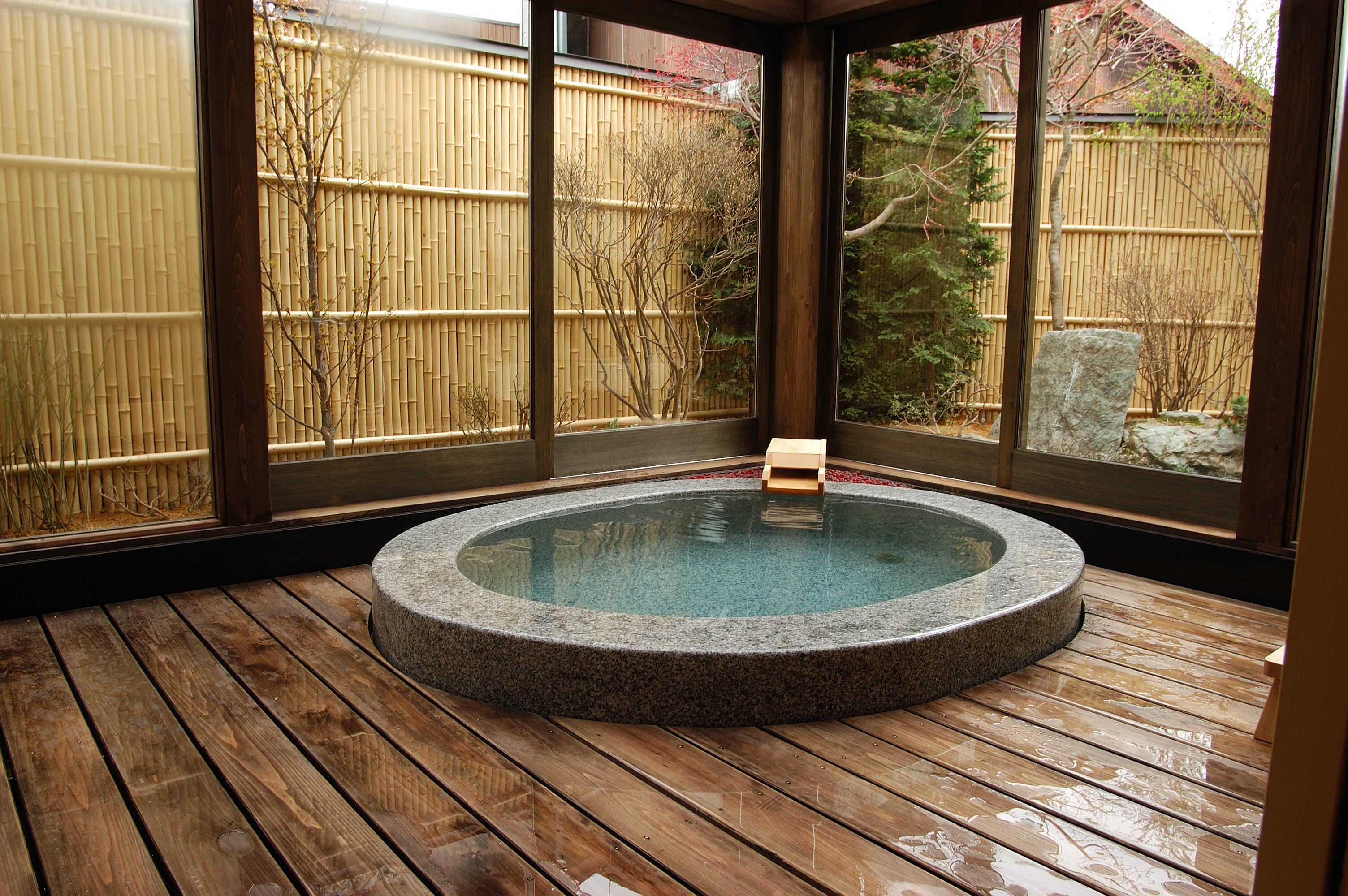 Iketsuki Semi-open-air bath