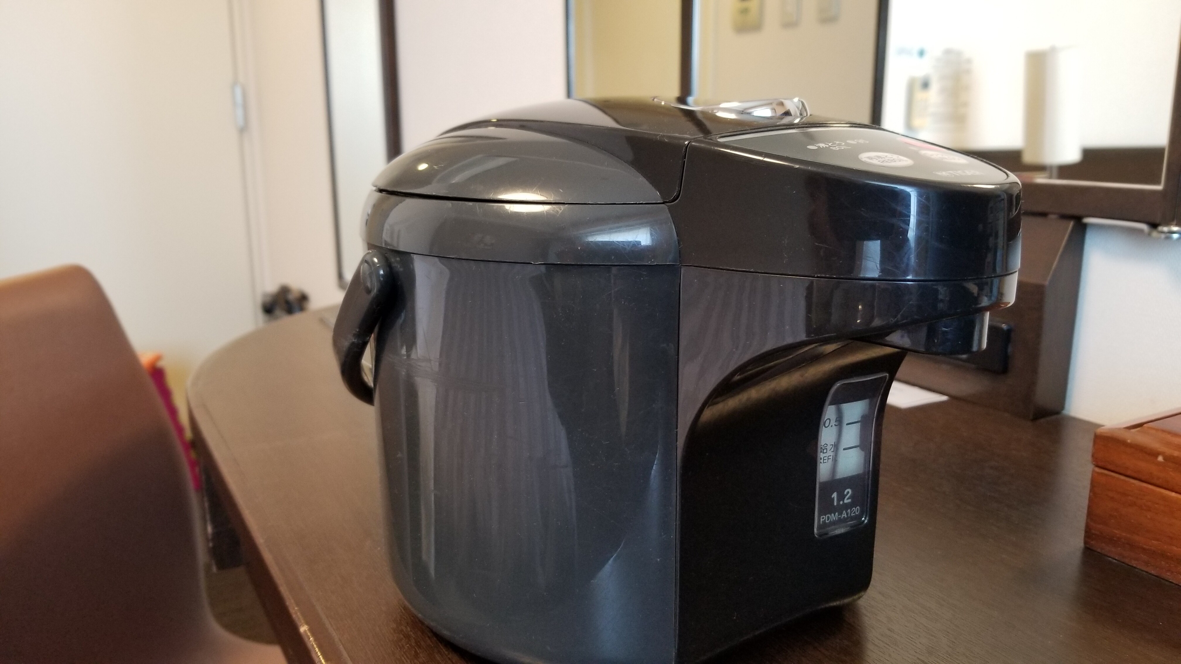 Ketel listrik kamar tamu