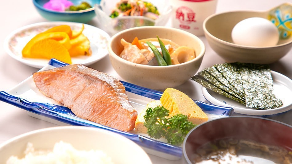  【選べる朝食-和定食-】おかわり必至の“出来立て”バリエーション豊かなおかずをご用意♪