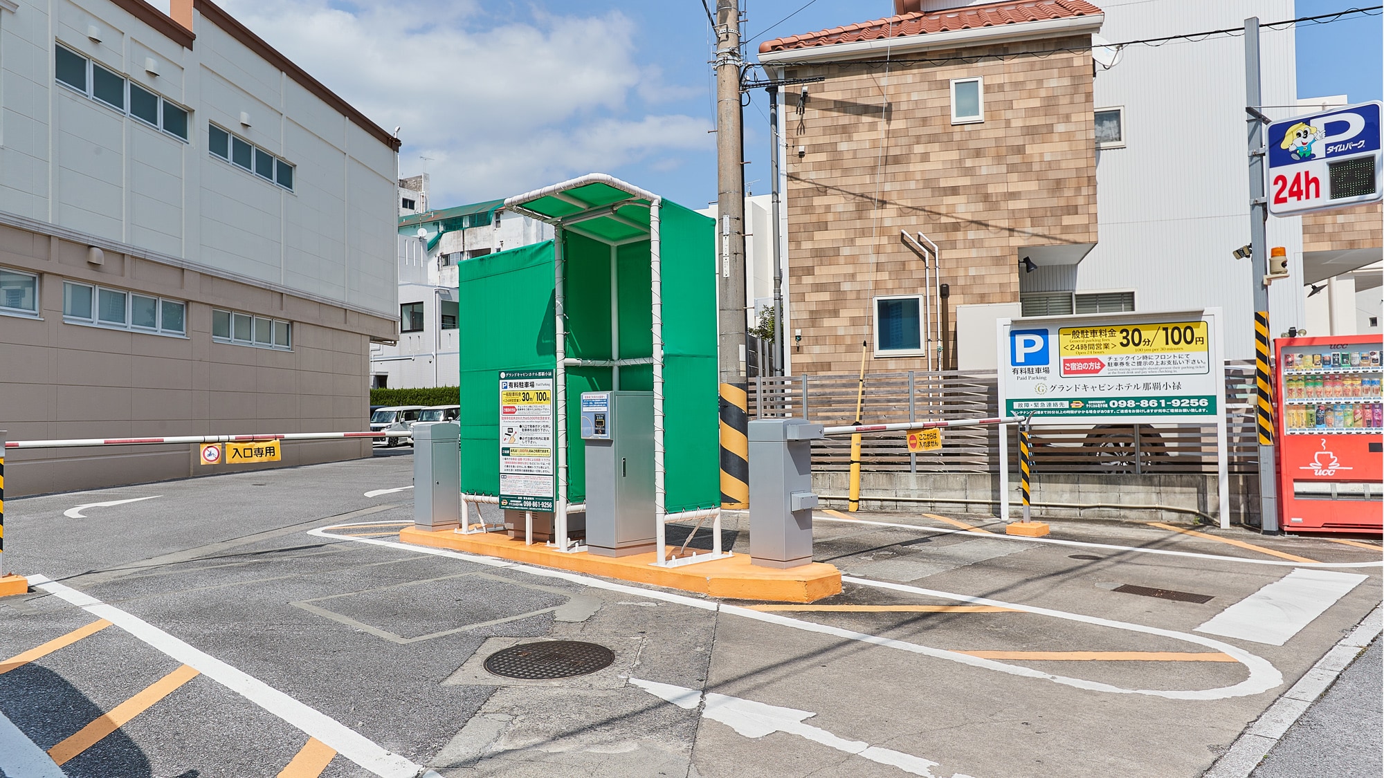 [Parking lot] 1,500 yen per night (51 cars, first-come-first-served basis)