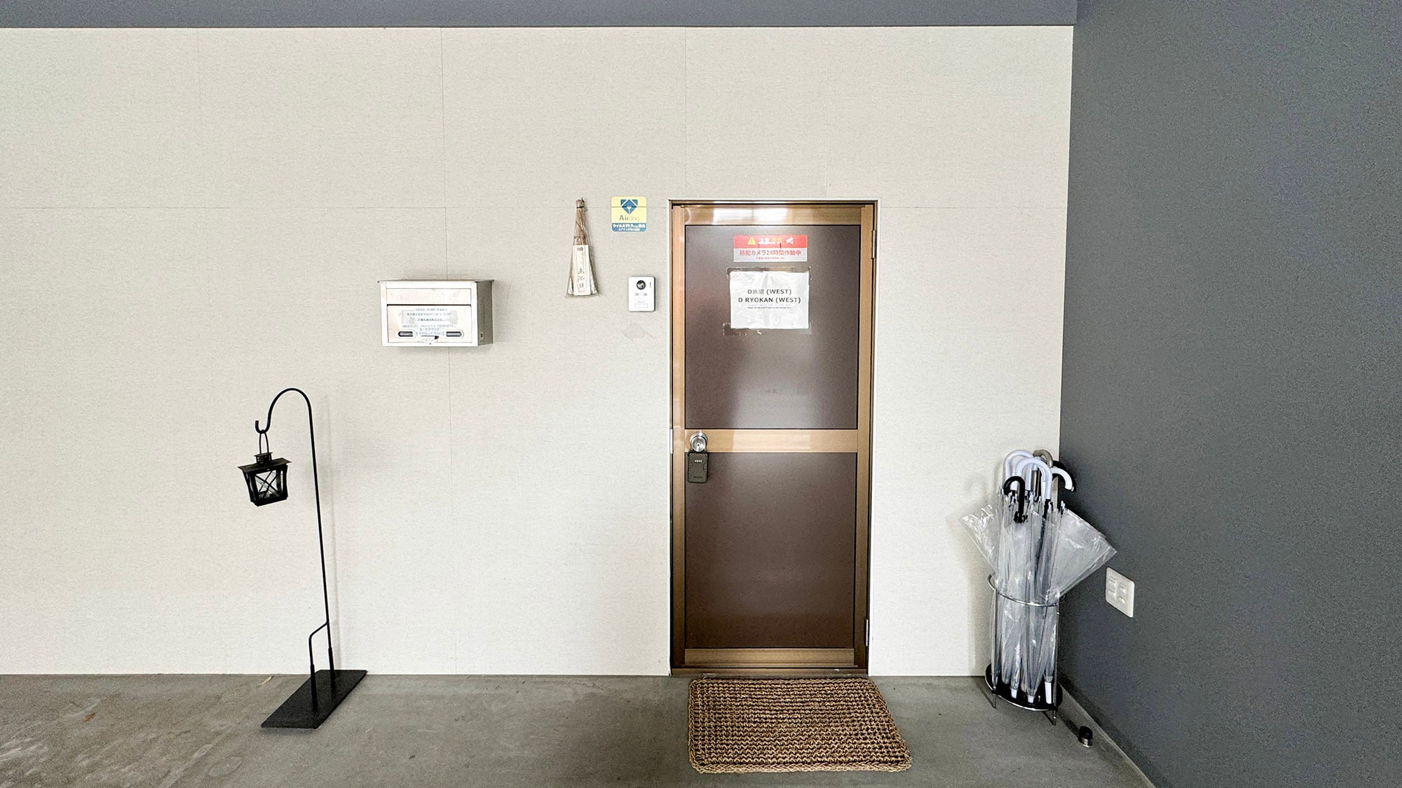 ・[WEST Entrance] If you are using a triple or 4-person private room, please use the WEST entrance.