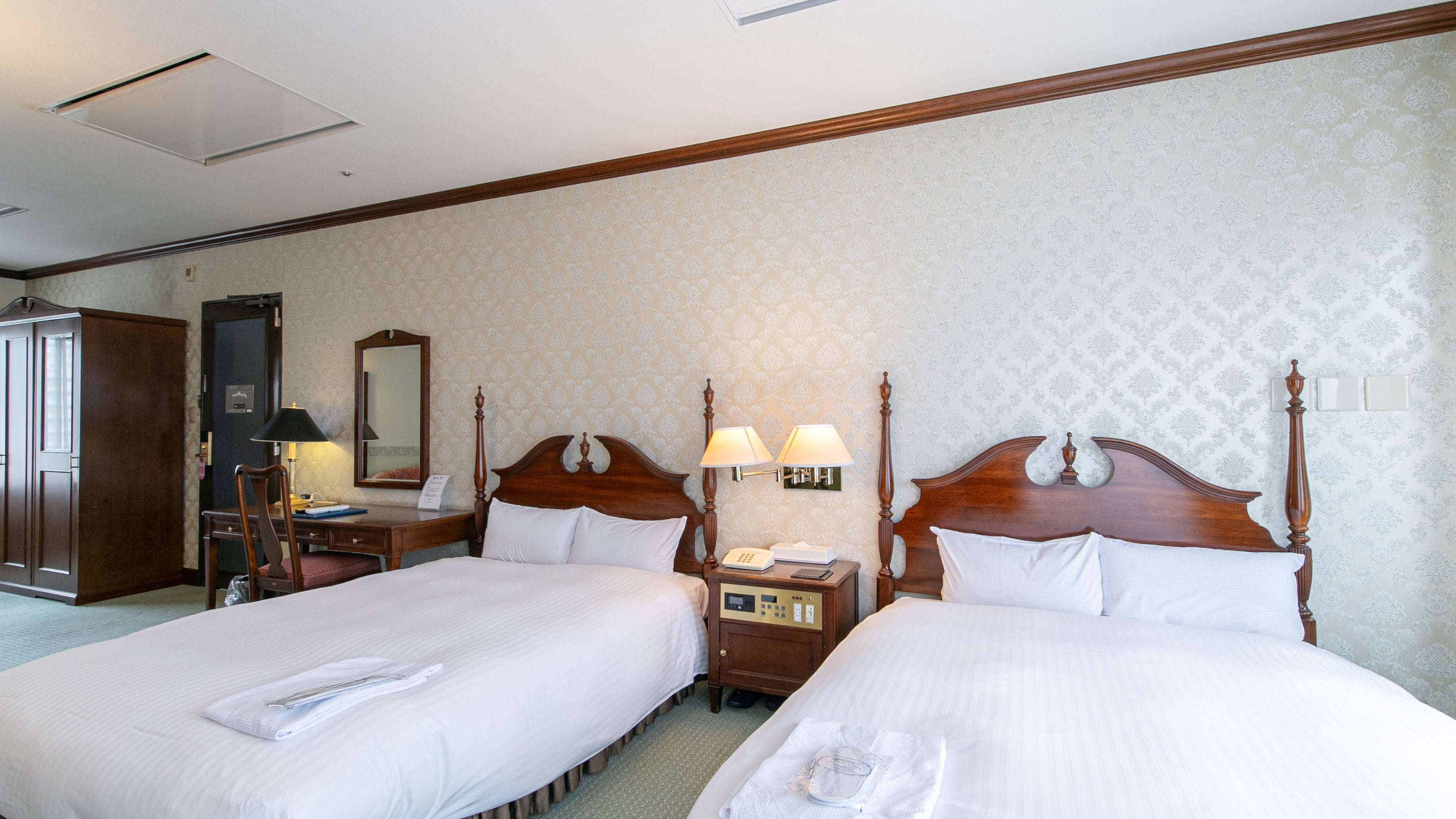 [Dilarang Merokok] Kamar Deluxe Twin (Luxury Twin)