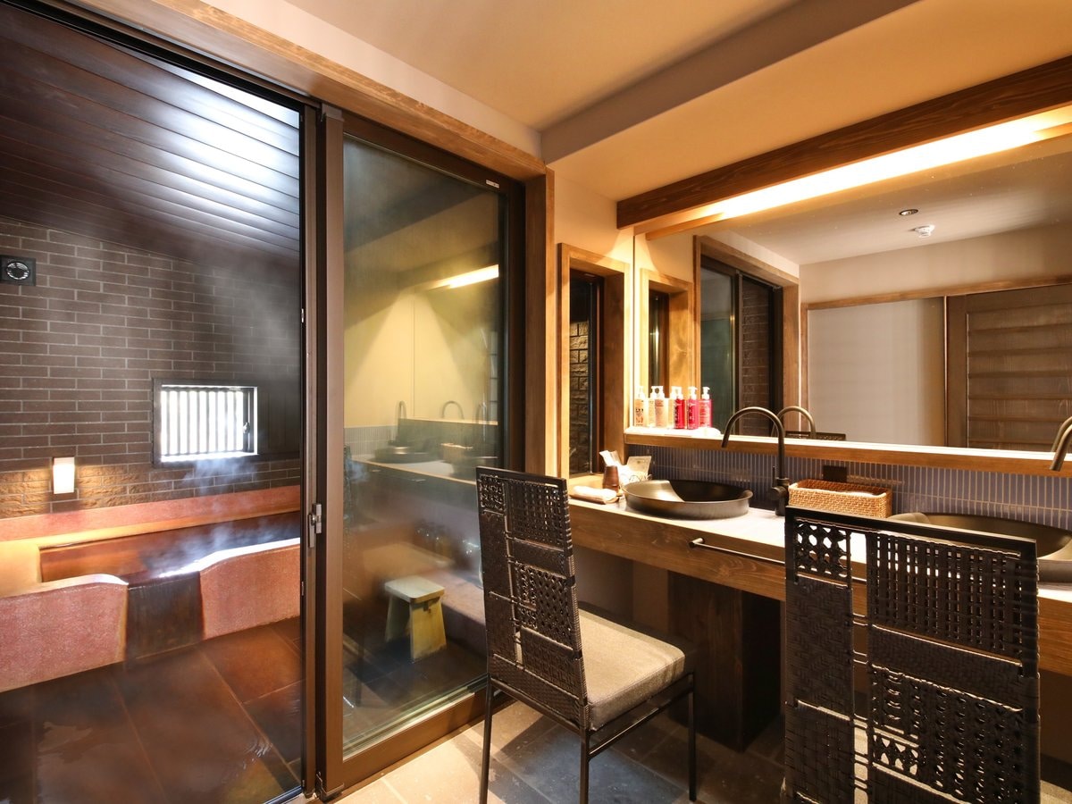 Hanashinobu (private indoor bath, bed, capacity 3 people)