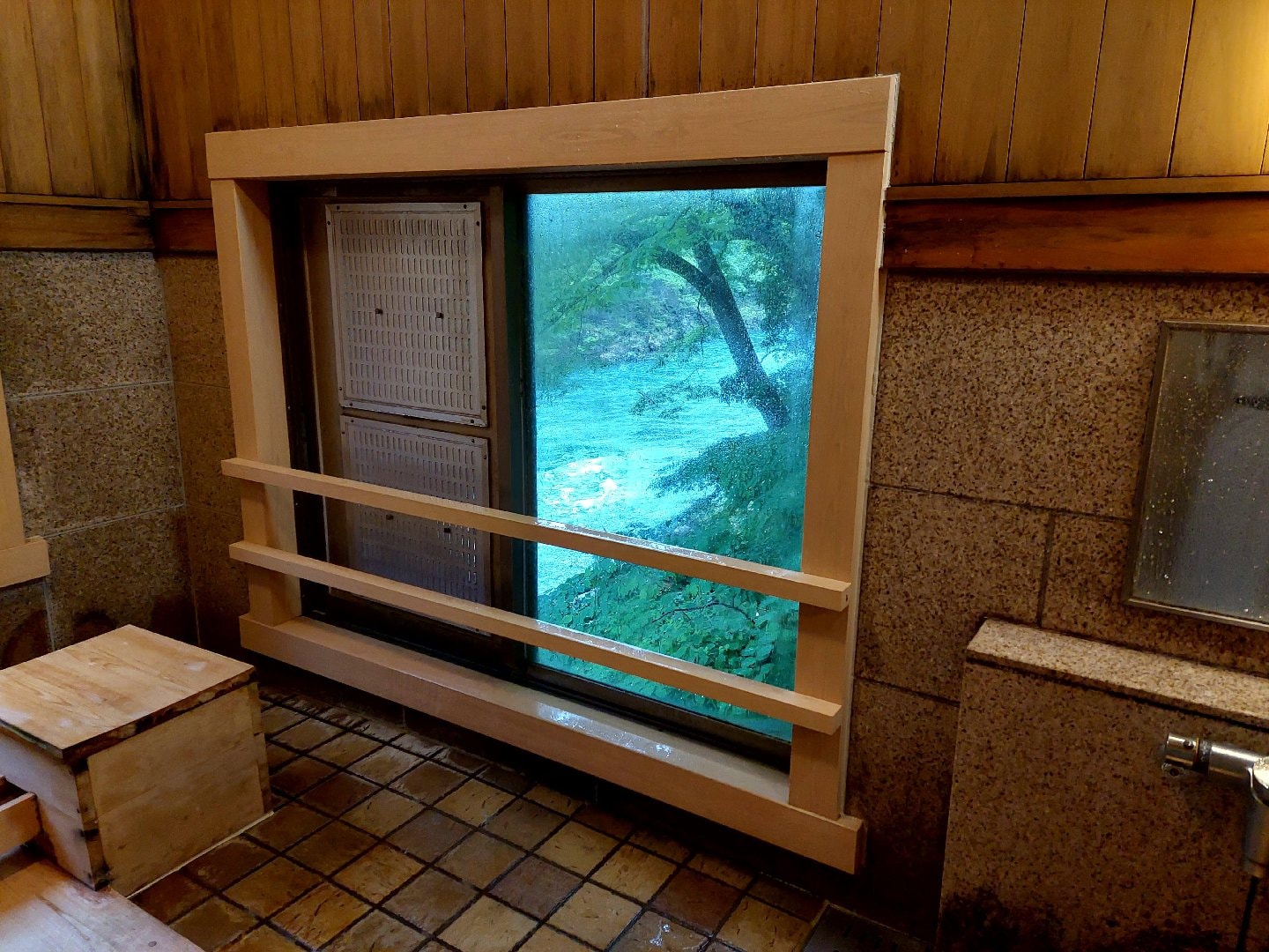 20260522_174001　「白蓮の湯」川を望む.jpg