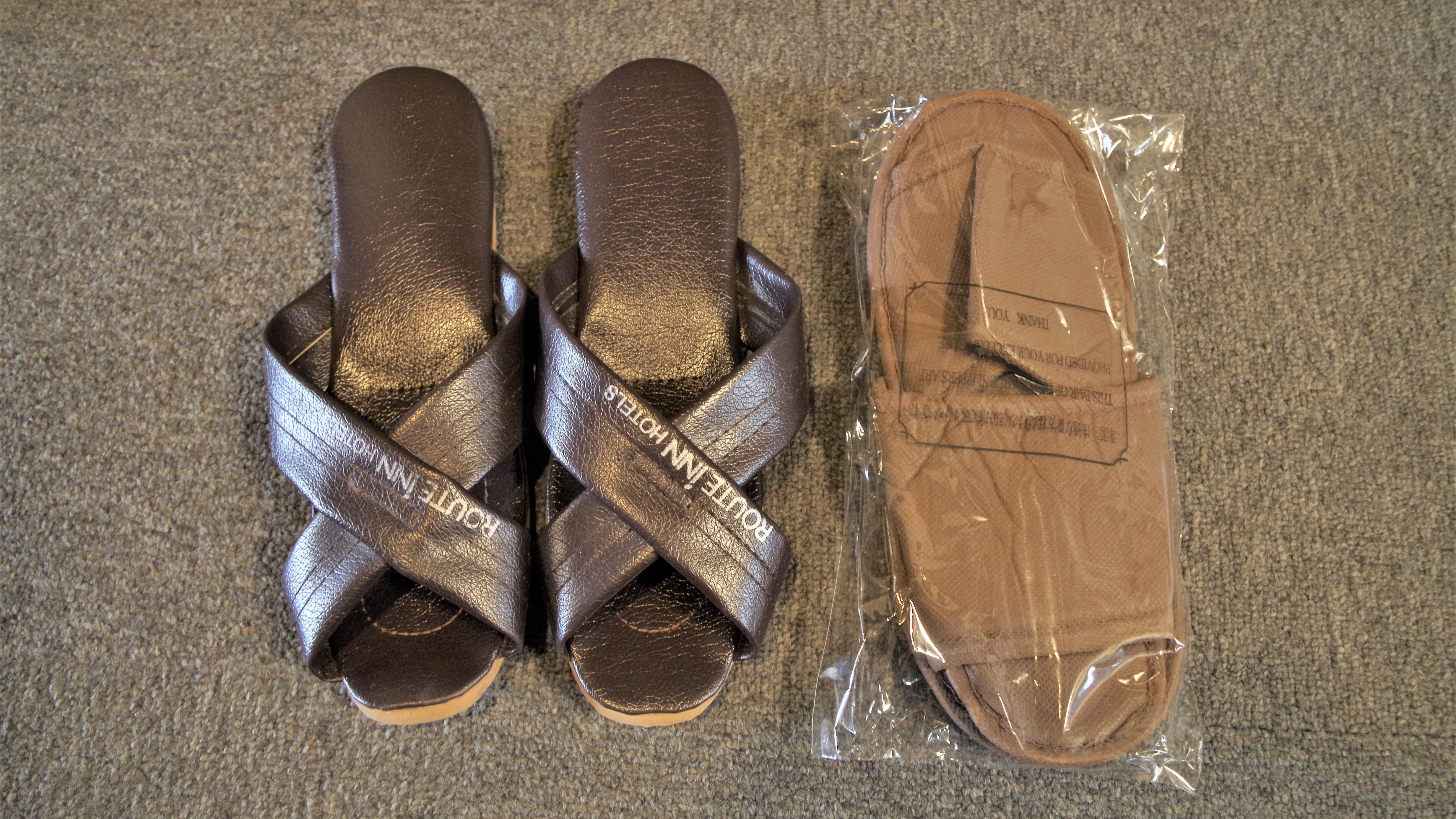[Slippers] In addition to antibacterial slippers, we also provide disposable paper slippers.