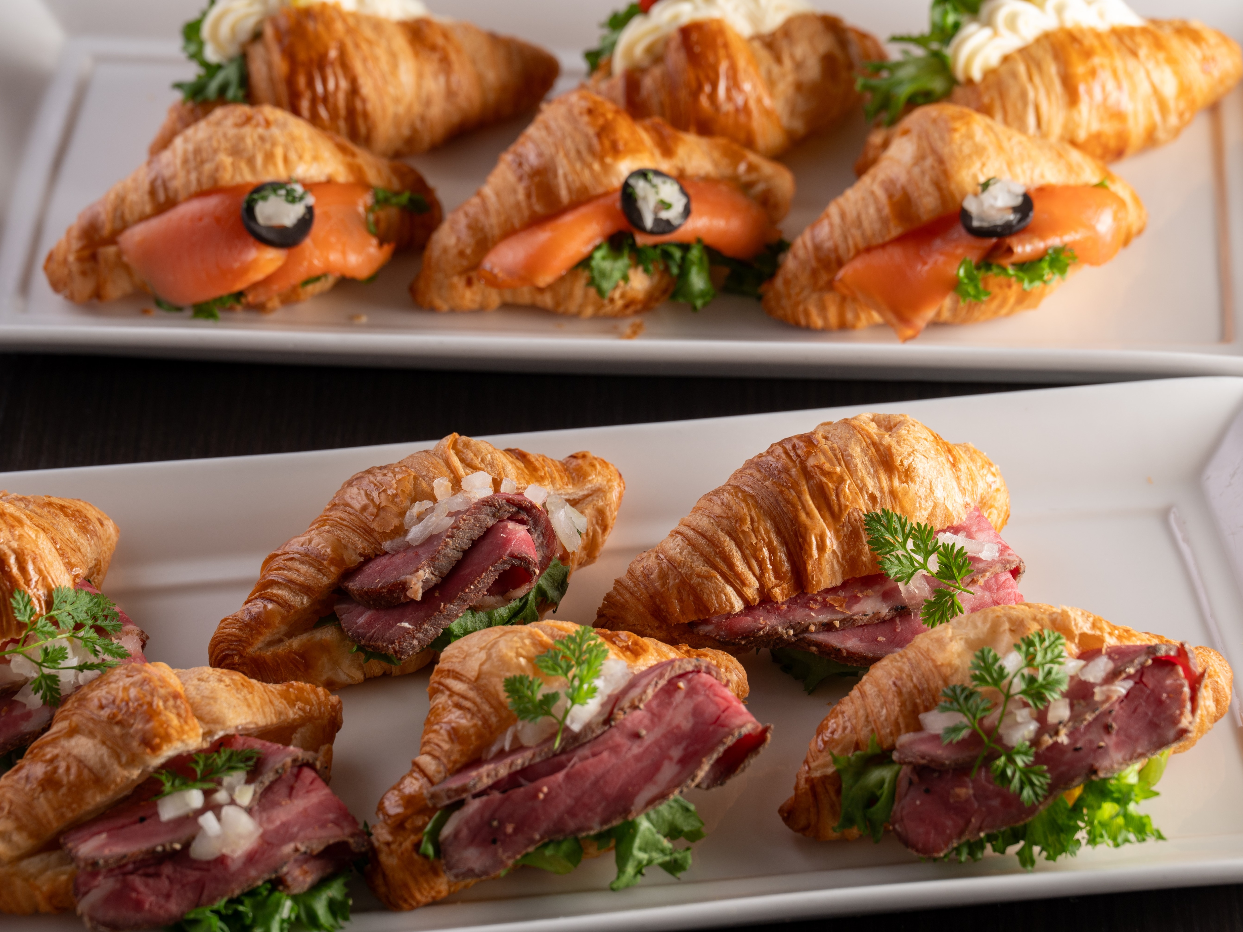 Breakfast buffet croissant sandwich (image)