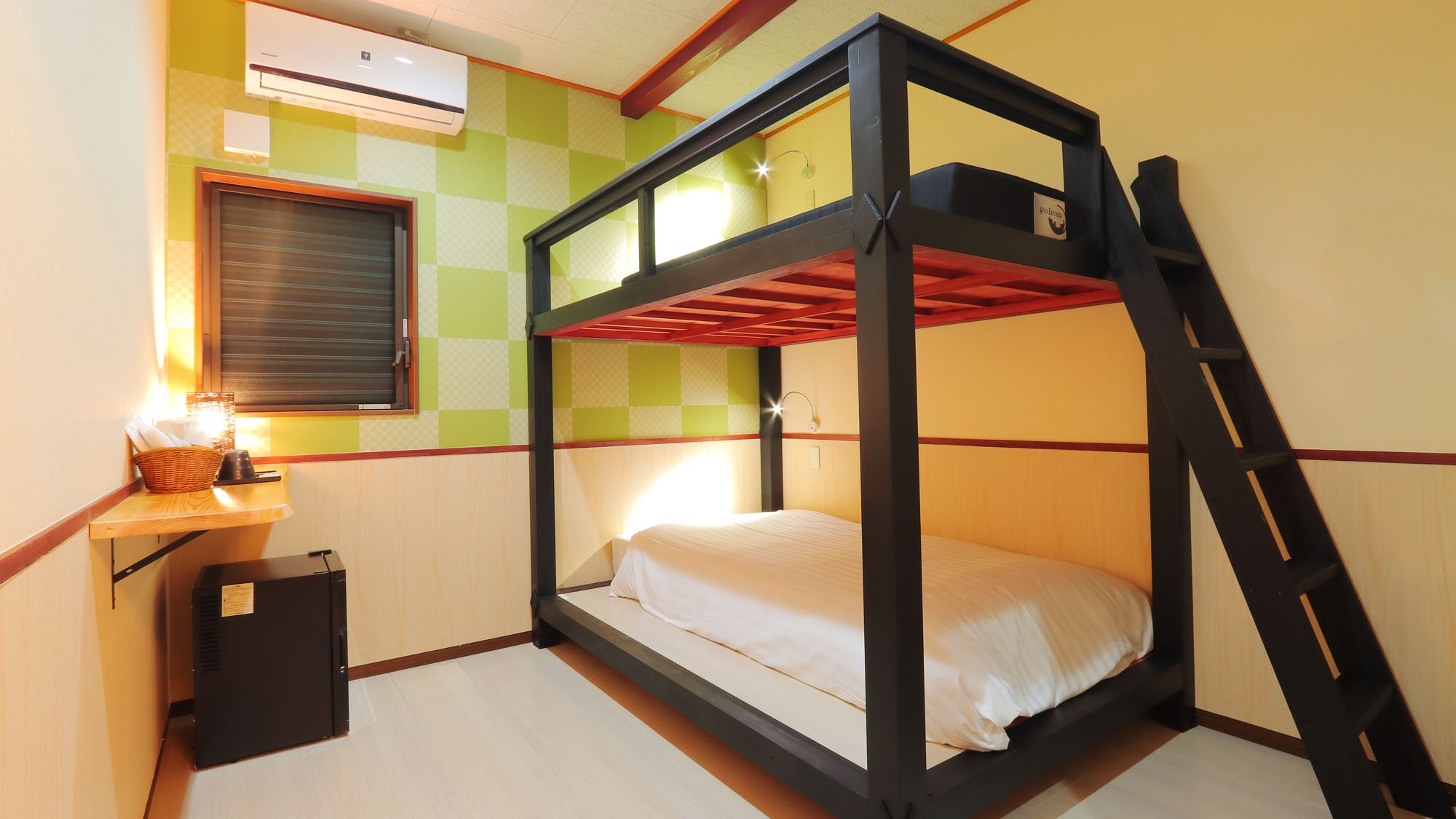 [Main building Western-style room] Reasonably priced bunk bed type room