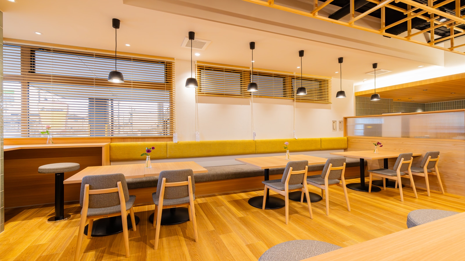 店內設有桌椅座位/家庭或團體亦可安心用餐