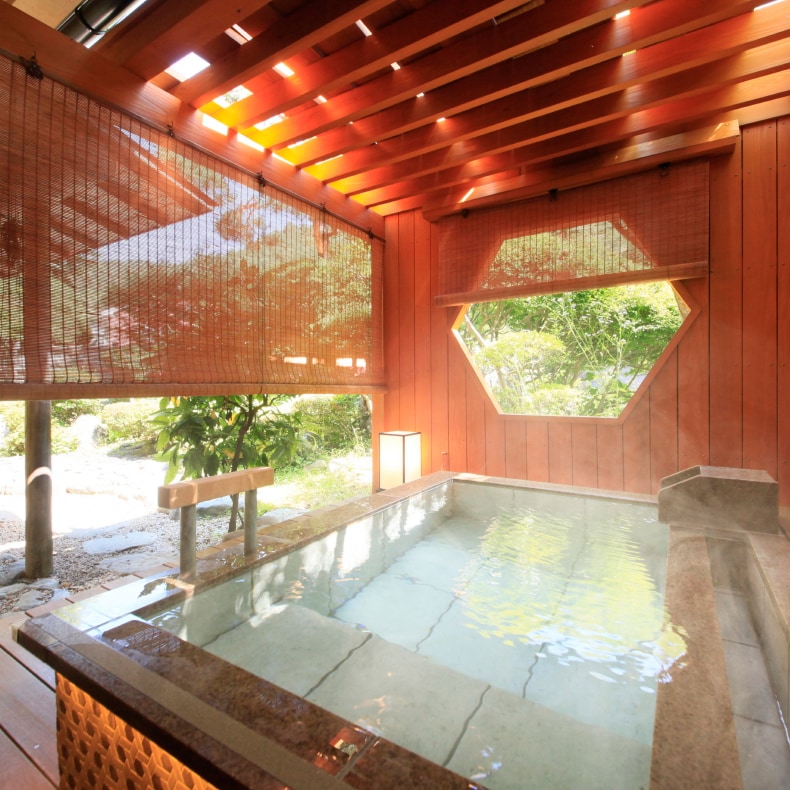 Japanese-Western style room with open-air bath that flows directly from the source [Japanese-style room 12.5 tatami mats + twin room]