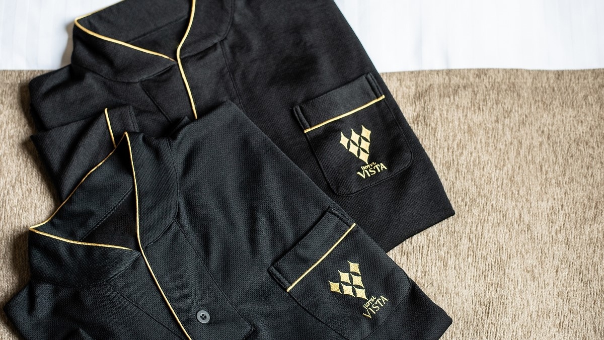 Separate upper and lower nightwear that is particular about comfort, and can be worn even when moving inside the building (excluding the 1st floor).