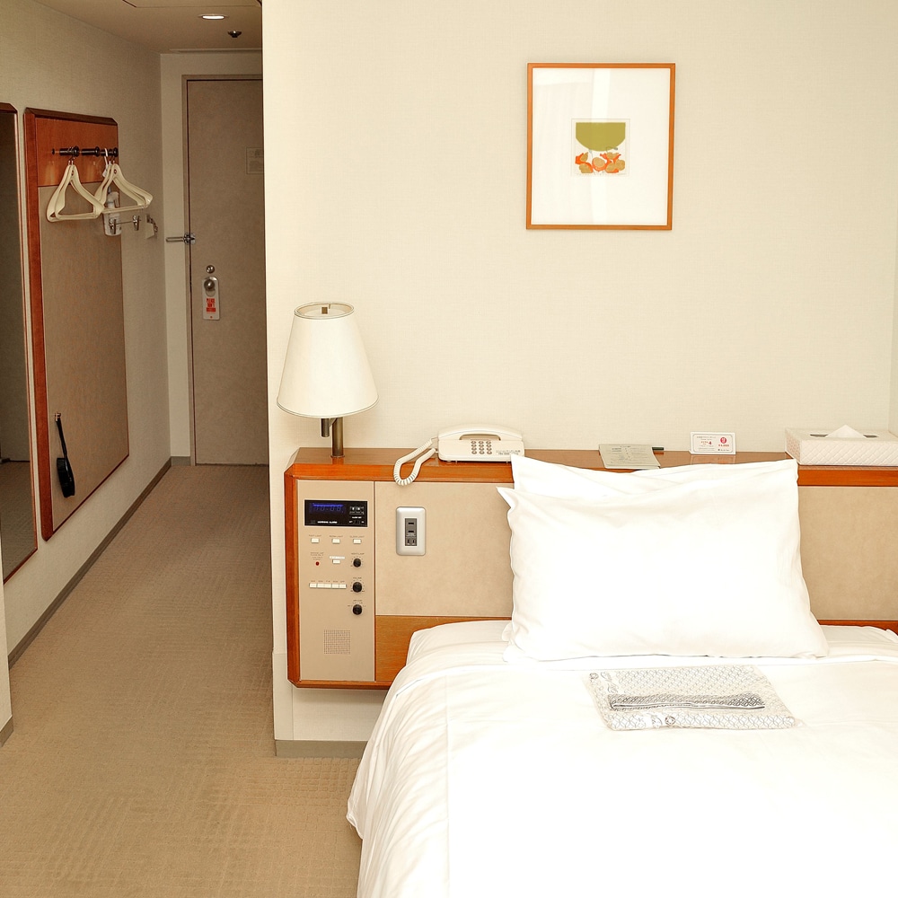 Standard Single (5th to 8th floors) Size: 16 square meters Bed width: 200cm x 110cm