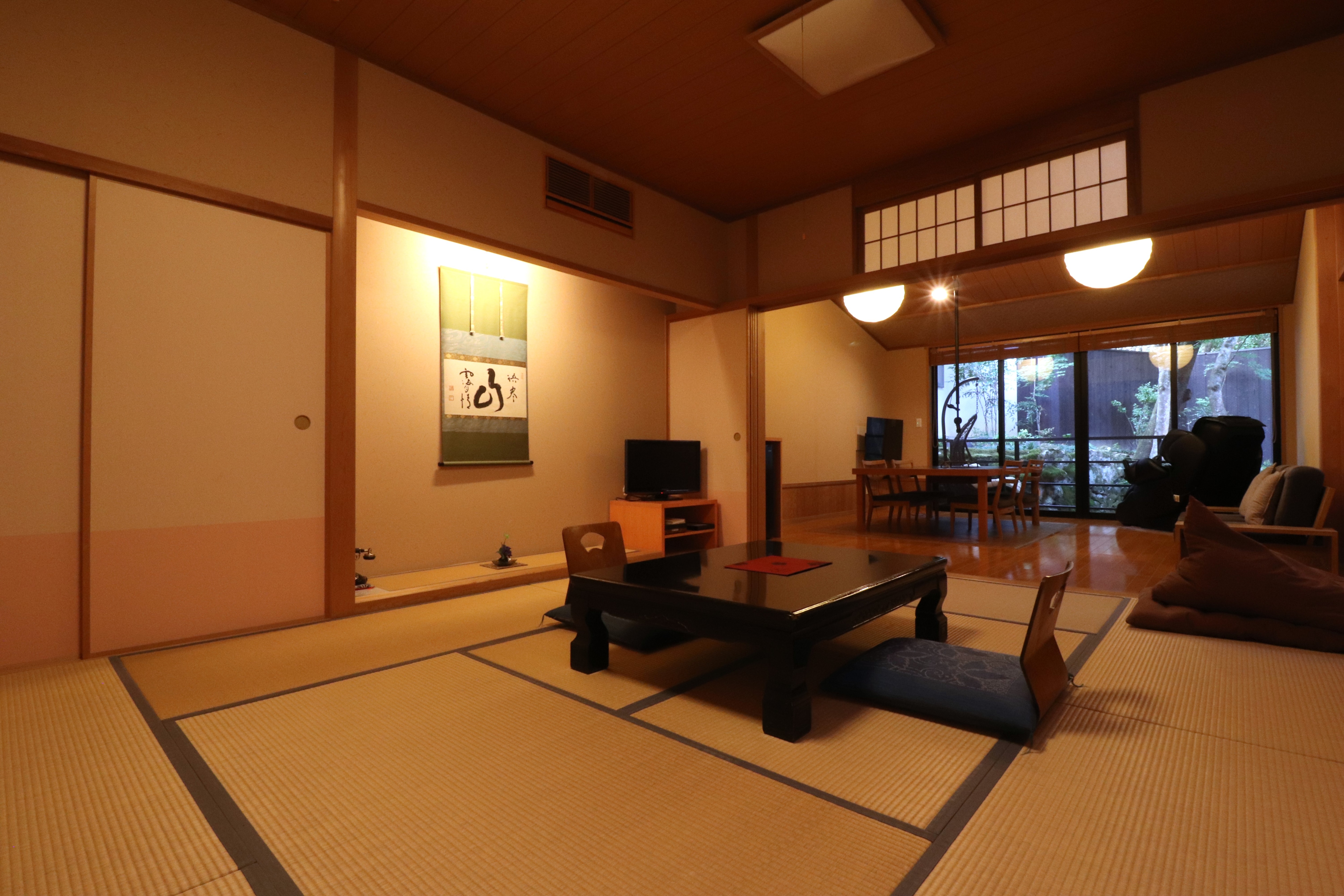 ◆Tsubakikan-Yamagumo-◆The Japanese-style room has a living room where you can enjoy dinner.