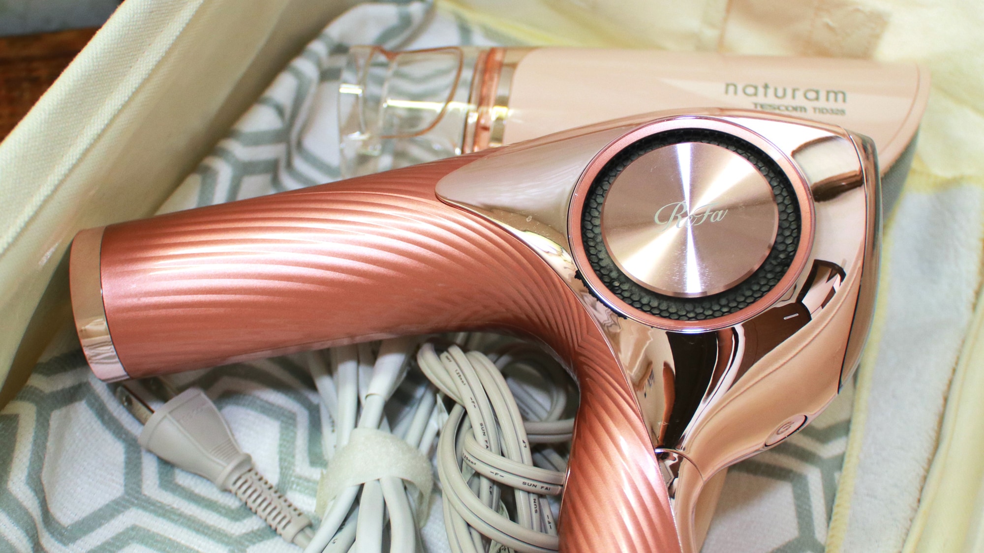 Facilities: ReFa hair dryer