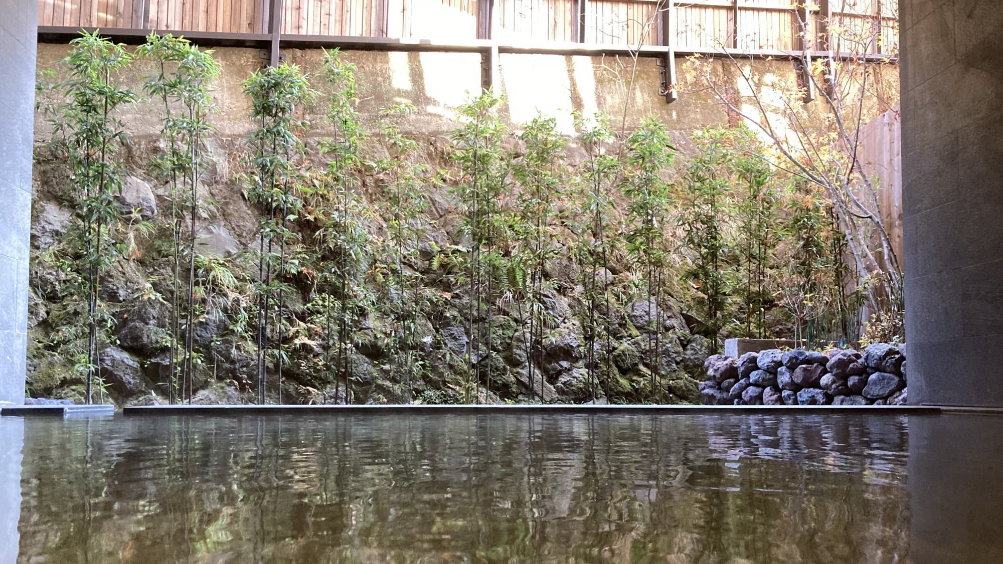 Large public bath "Tonou-no-yu (for women)" - Open-air bath - Jizo hot spring water flowing directly from the source