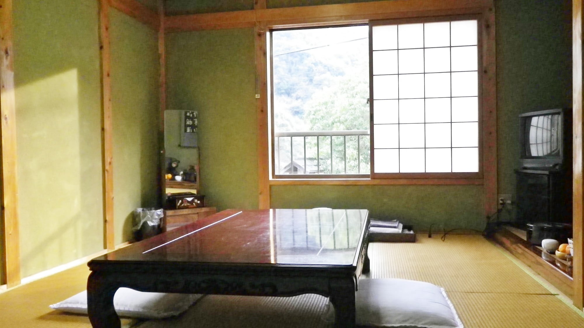 *[Guest room example]