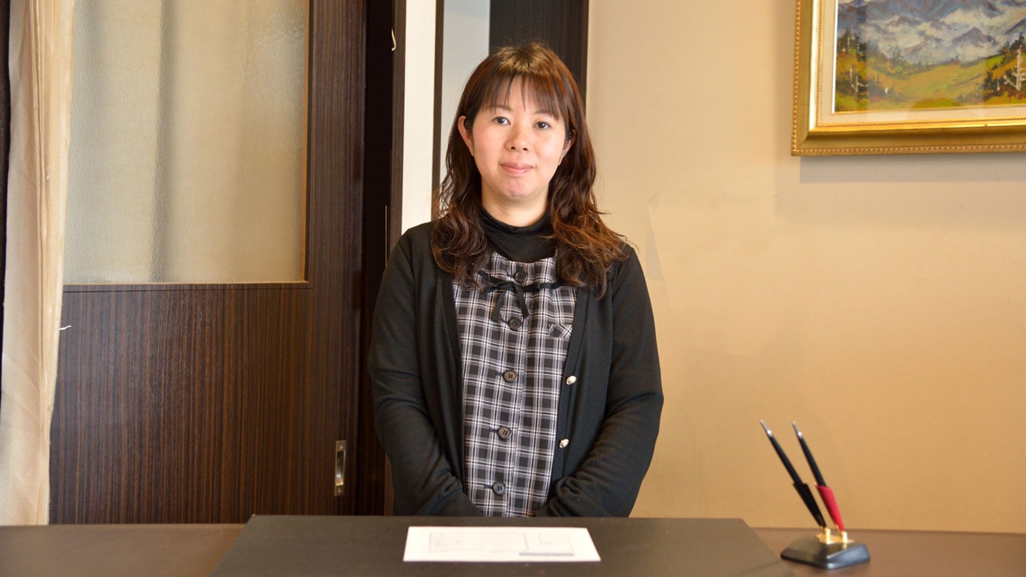 *[Front Desk] We look forward to welcoming you with a smile.