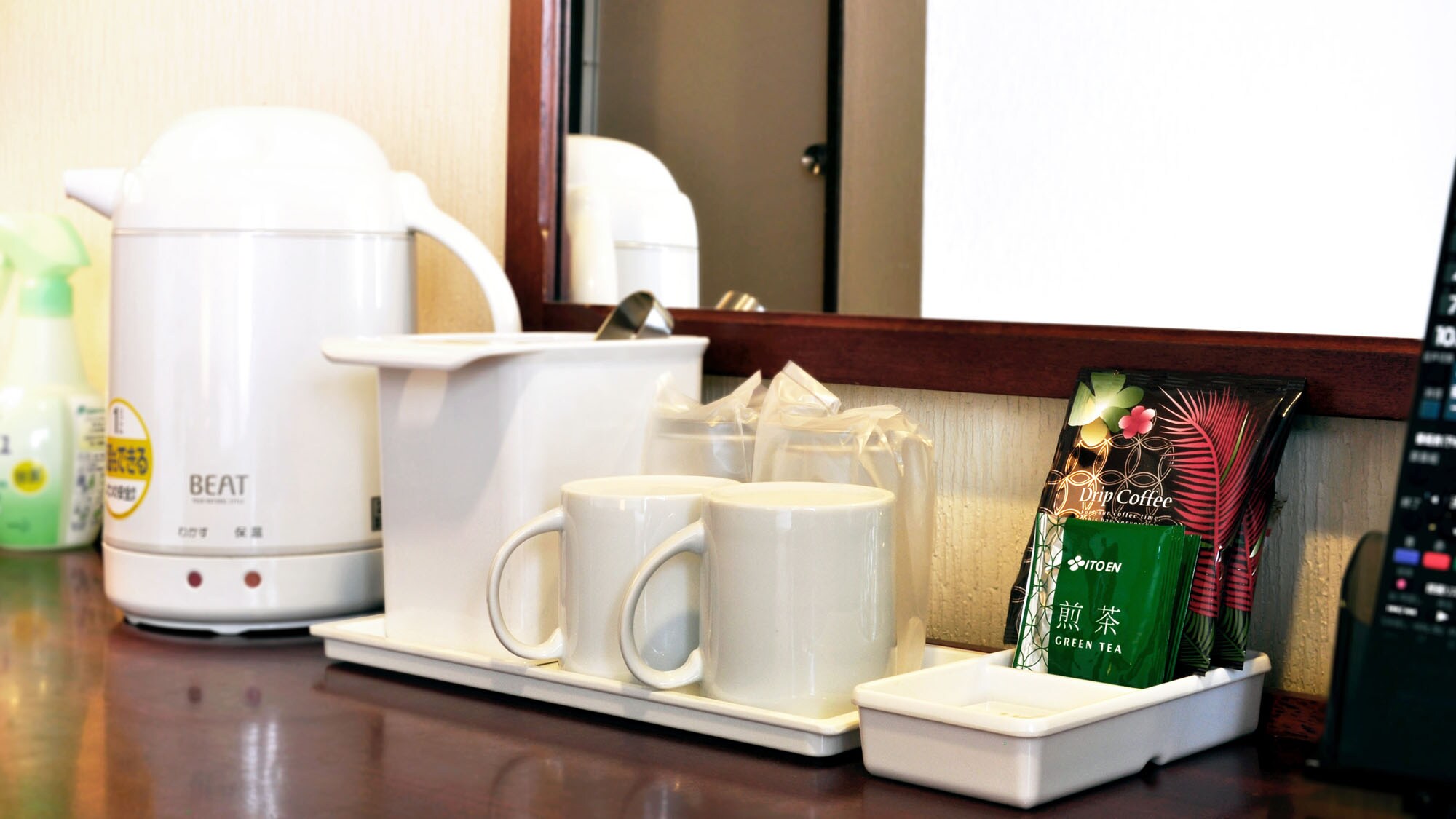 【本館雙床房】還有可以放鬆身心的茶具和咖啡具。