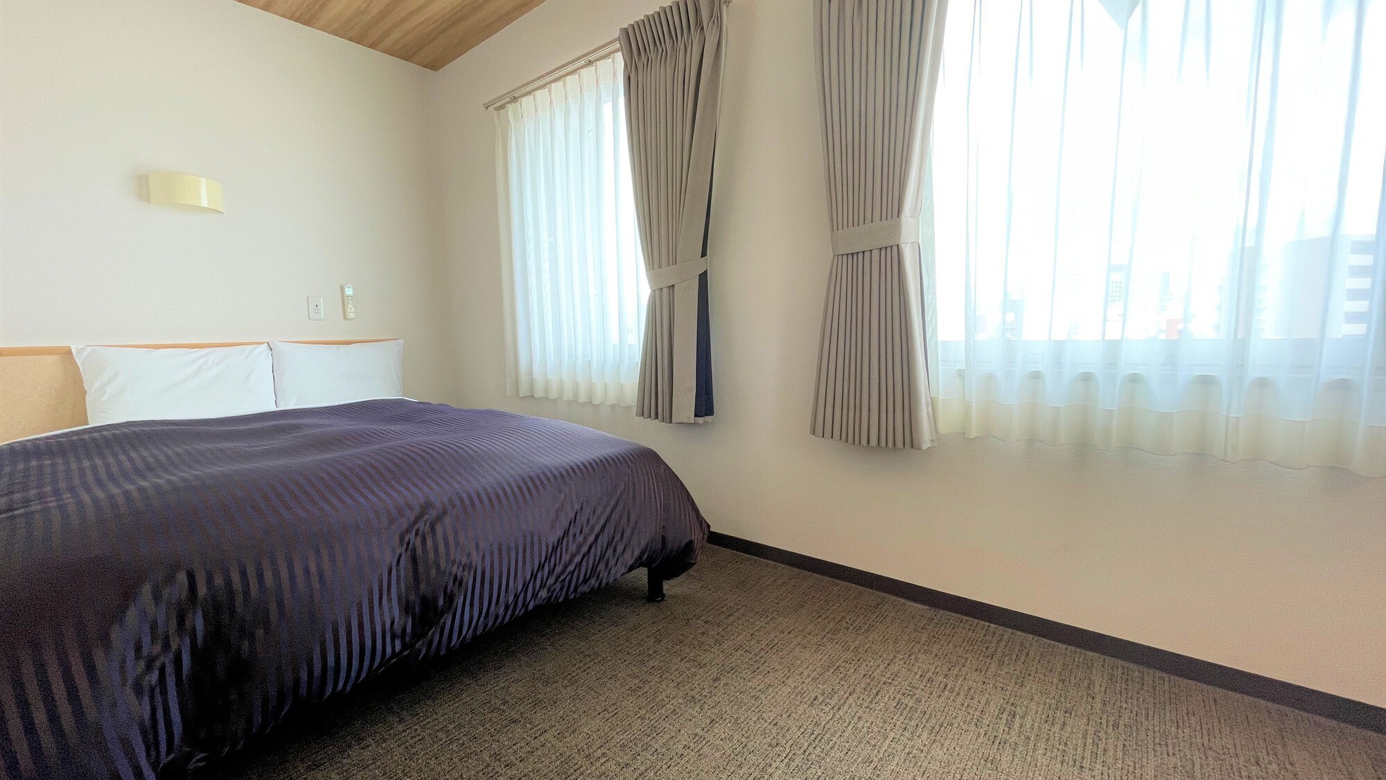■ [Double Room] (16 square meters) Bed width 140 cm