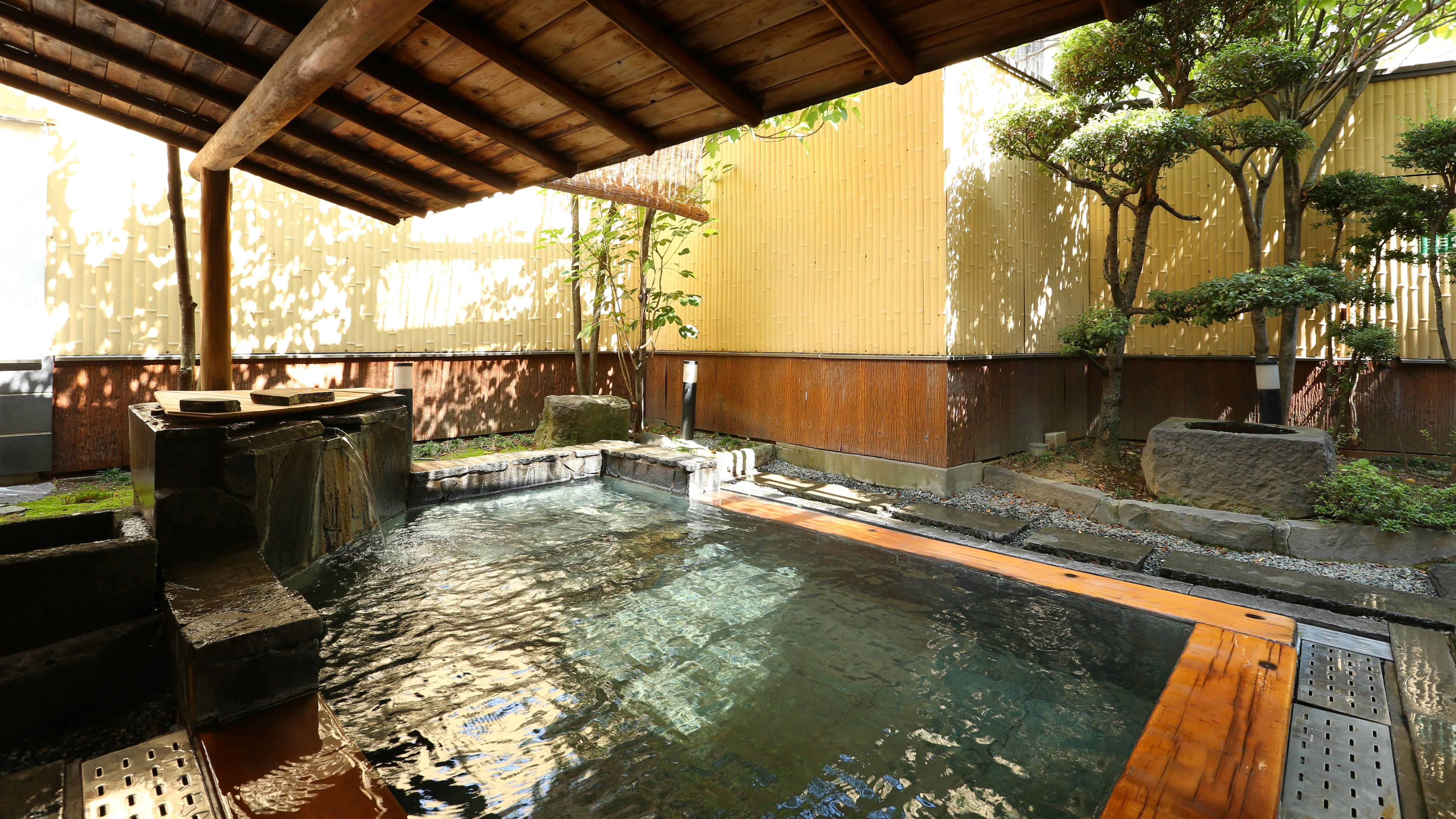 1st floor men's open-air bath
