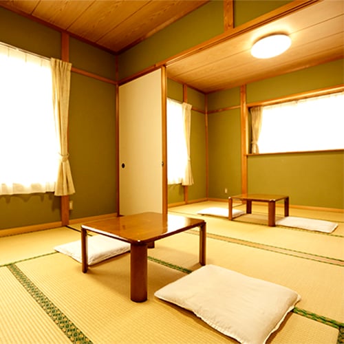 [Guest room] Japanese-style room with the next room