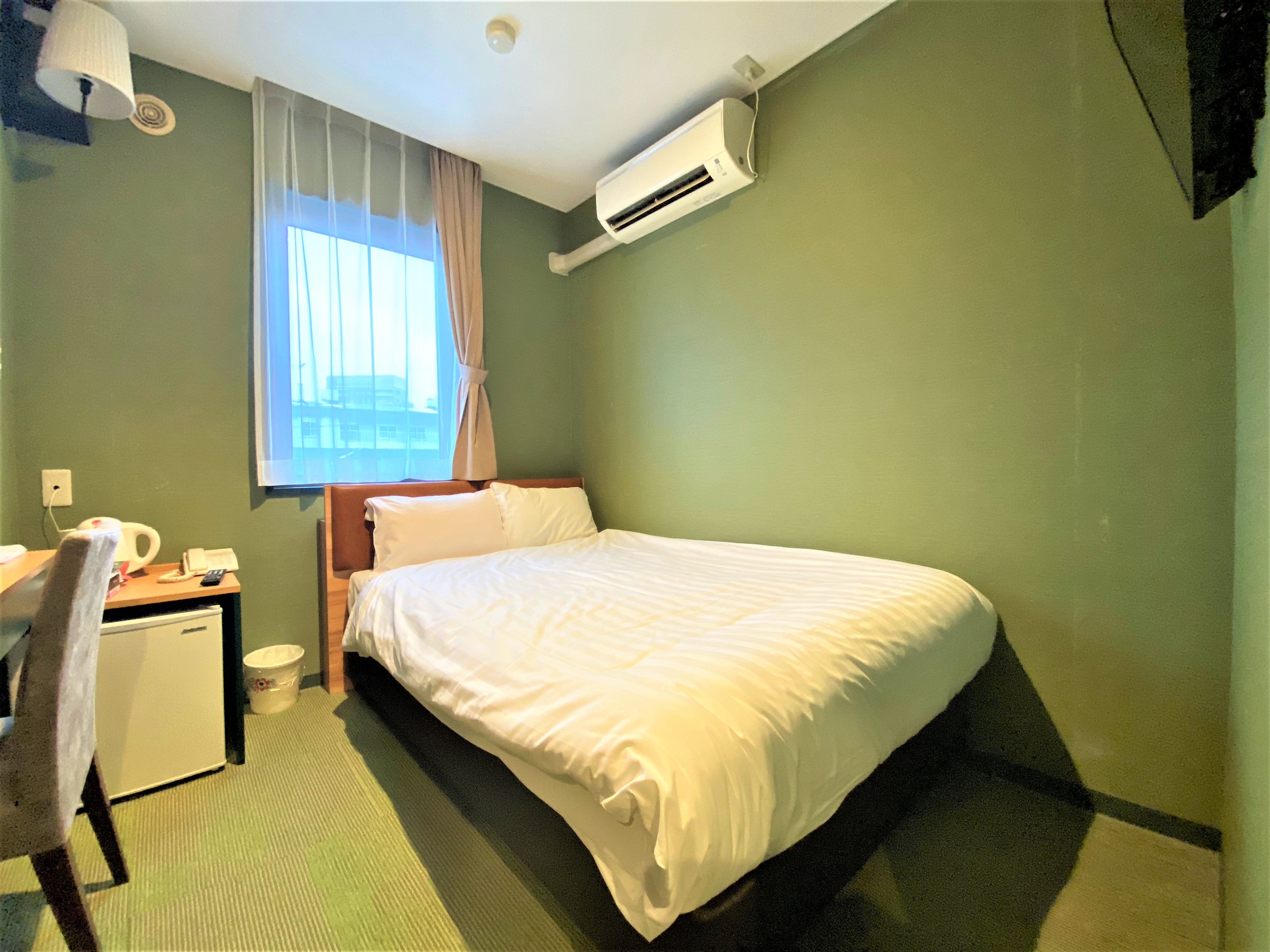 [Non-smoking] Semi-double room B