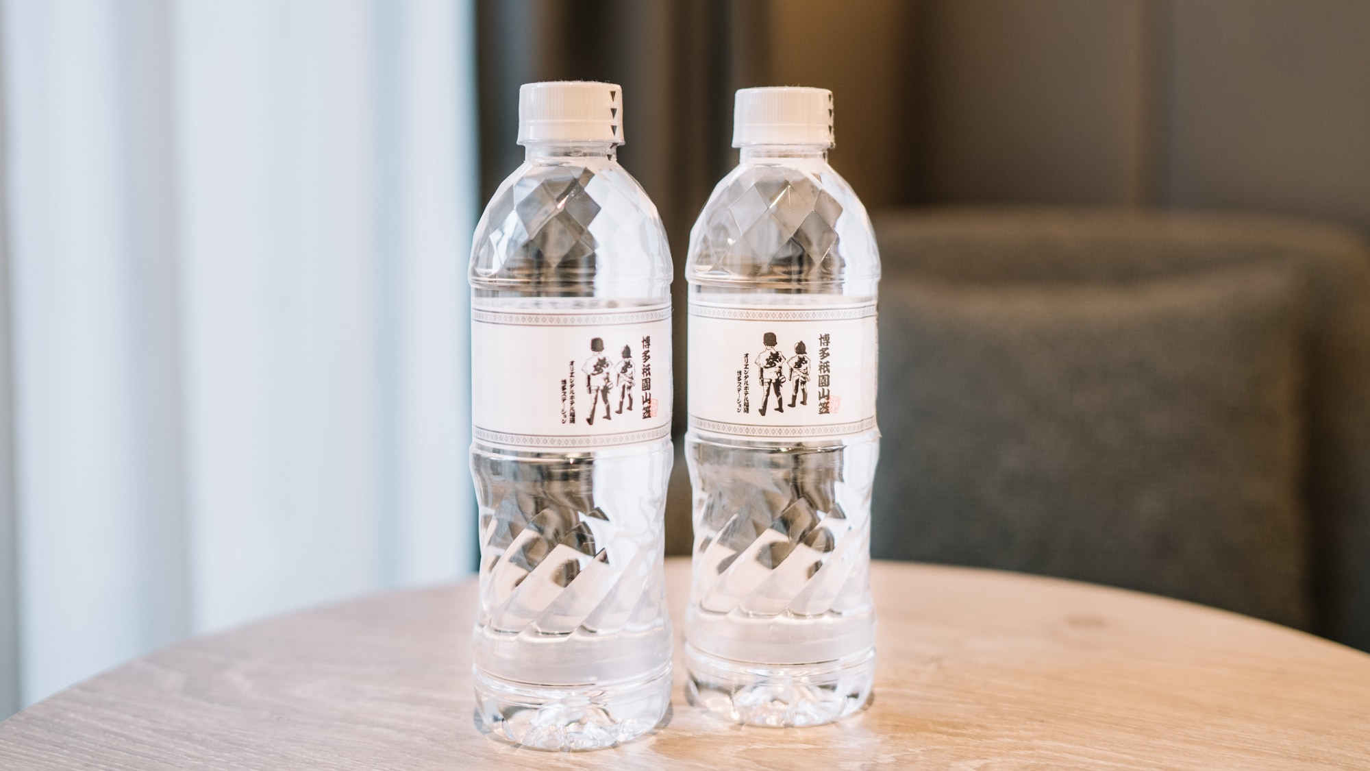 ◇ Mineral water is provided in the room.