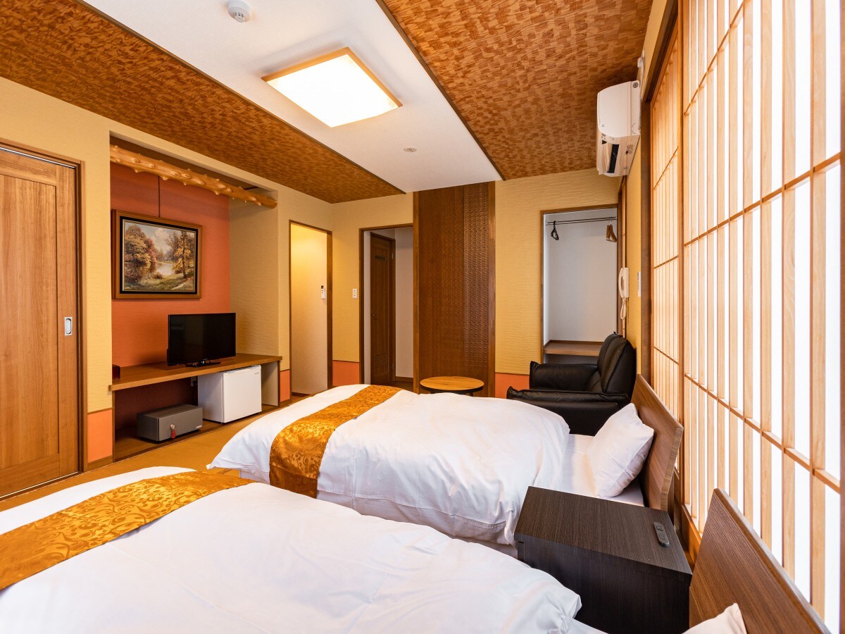Japanese-style room 12 tatami mats 208 Twin