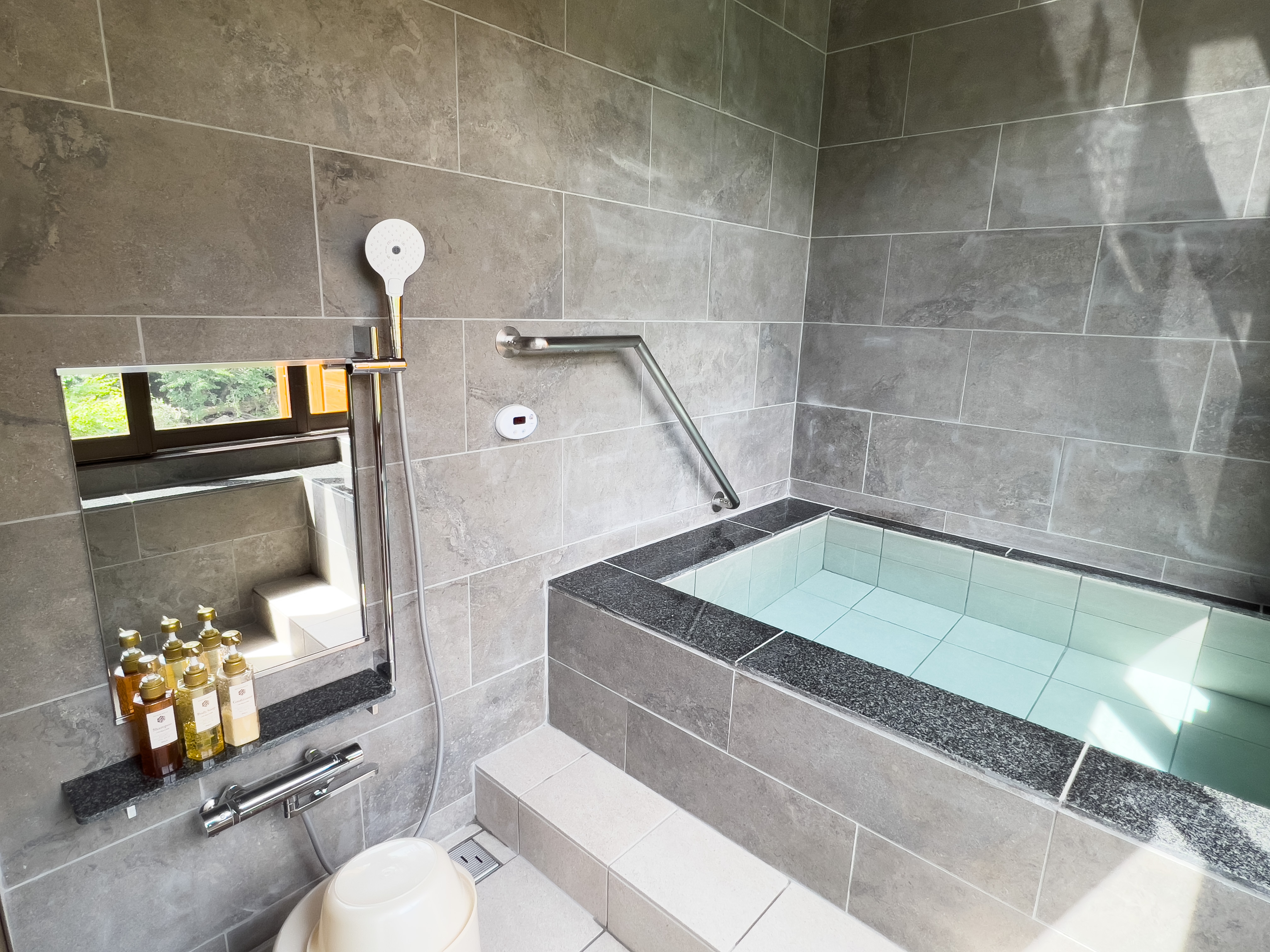 Renewal in June 2023 * Japanese-style room with semi-open-air hot spring bath Room 102