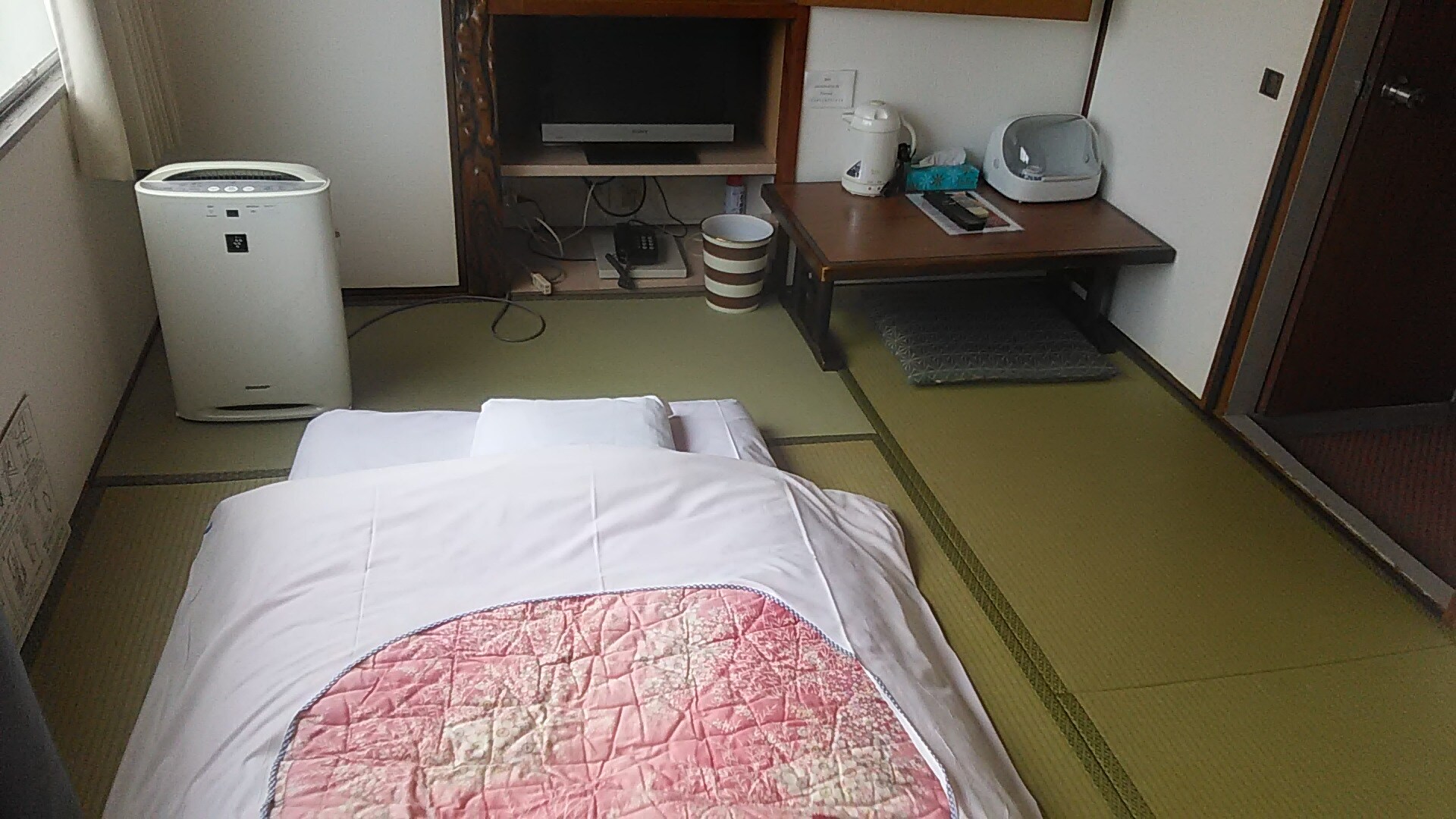 Japanese-style room with bath and toilet (single)