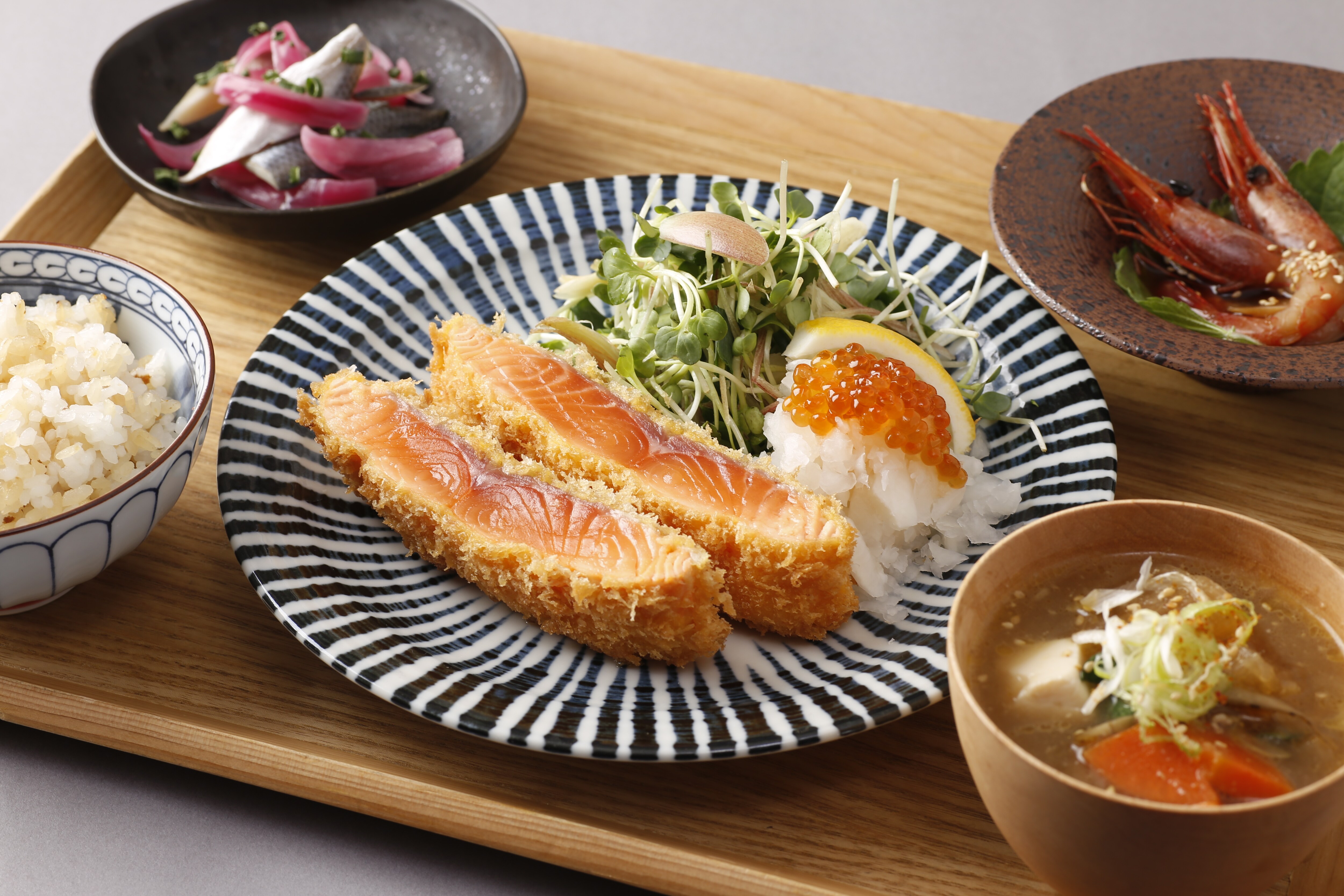 อาหารเย็นอาคารเก่า