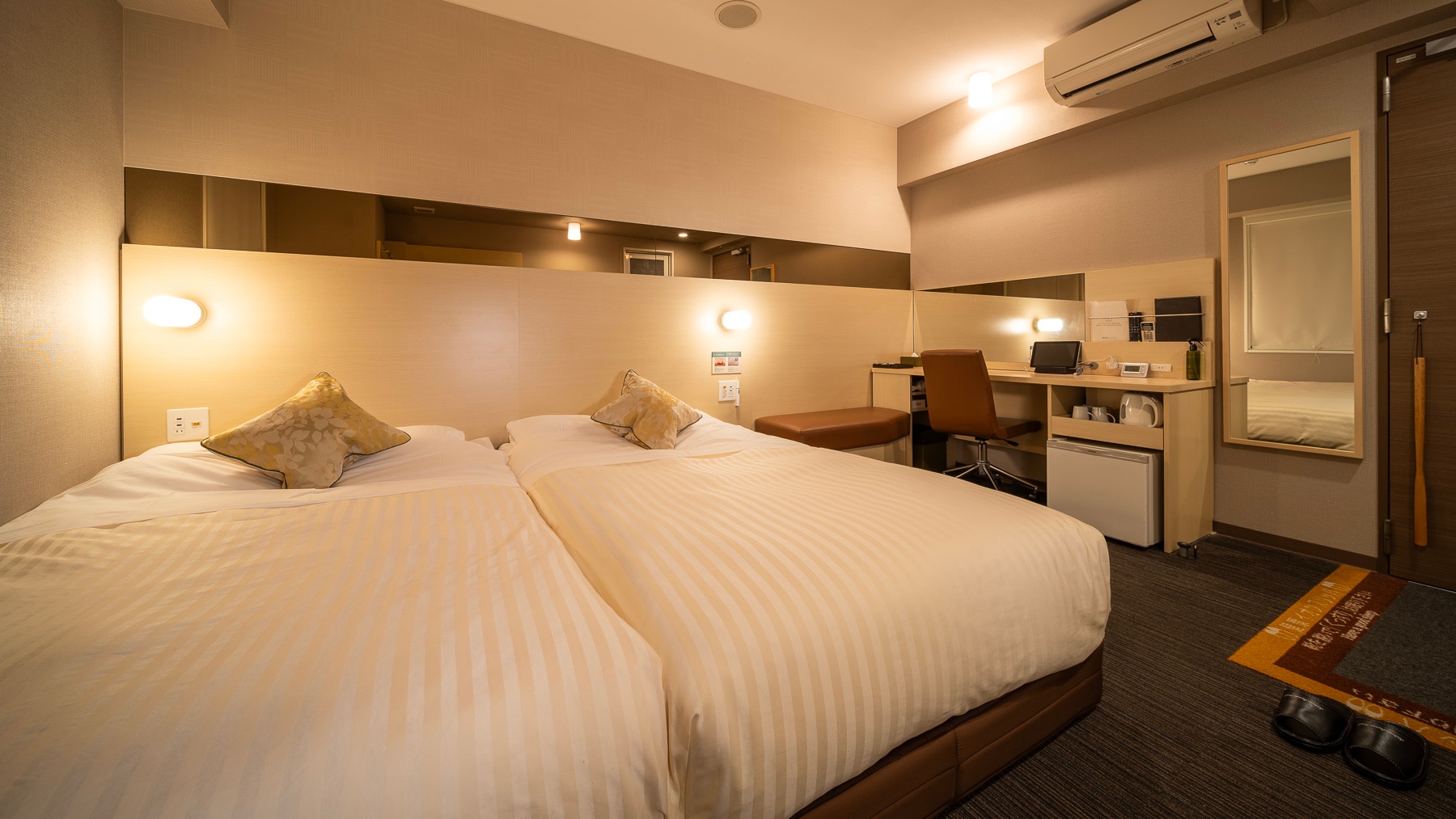There are two semi-double size beds.