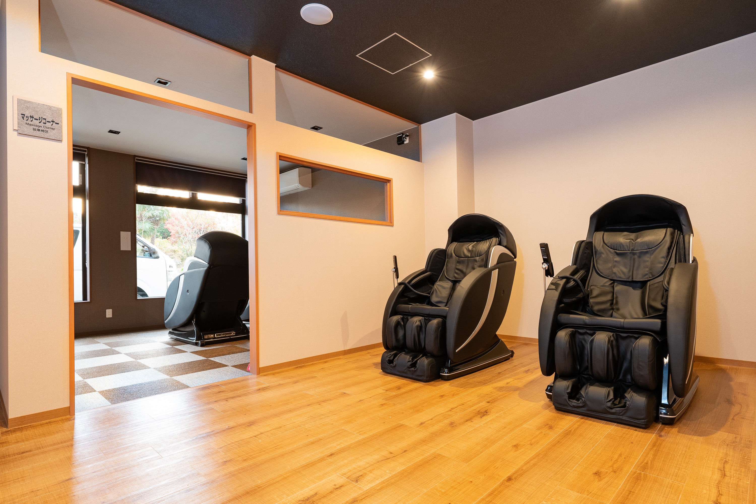 [1st floor massage corner]