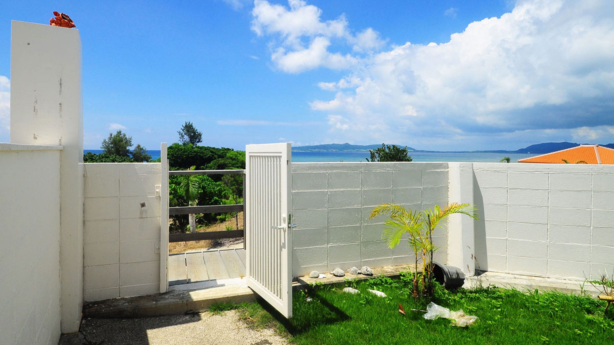 Fusaki Annex [Nearby] The private beach is a 3-minute walk from the back entrance of the property!