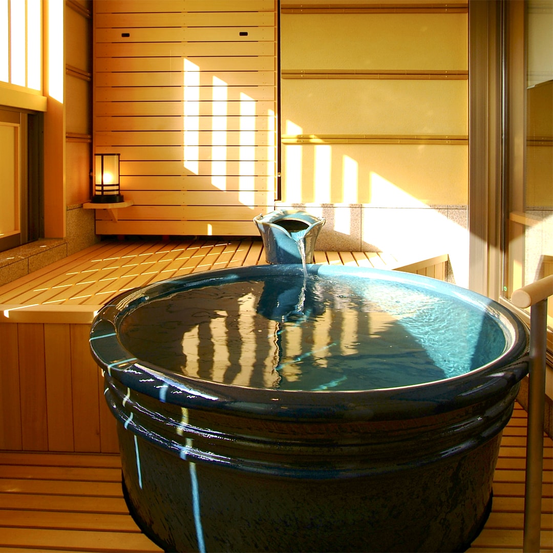 Guest room with open-air bath, open-air bath, pottery, blue