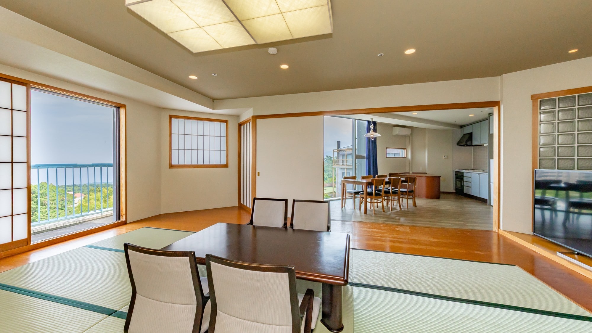 ◇ [Top floor ocean view] Deluxe Japanese-Western room