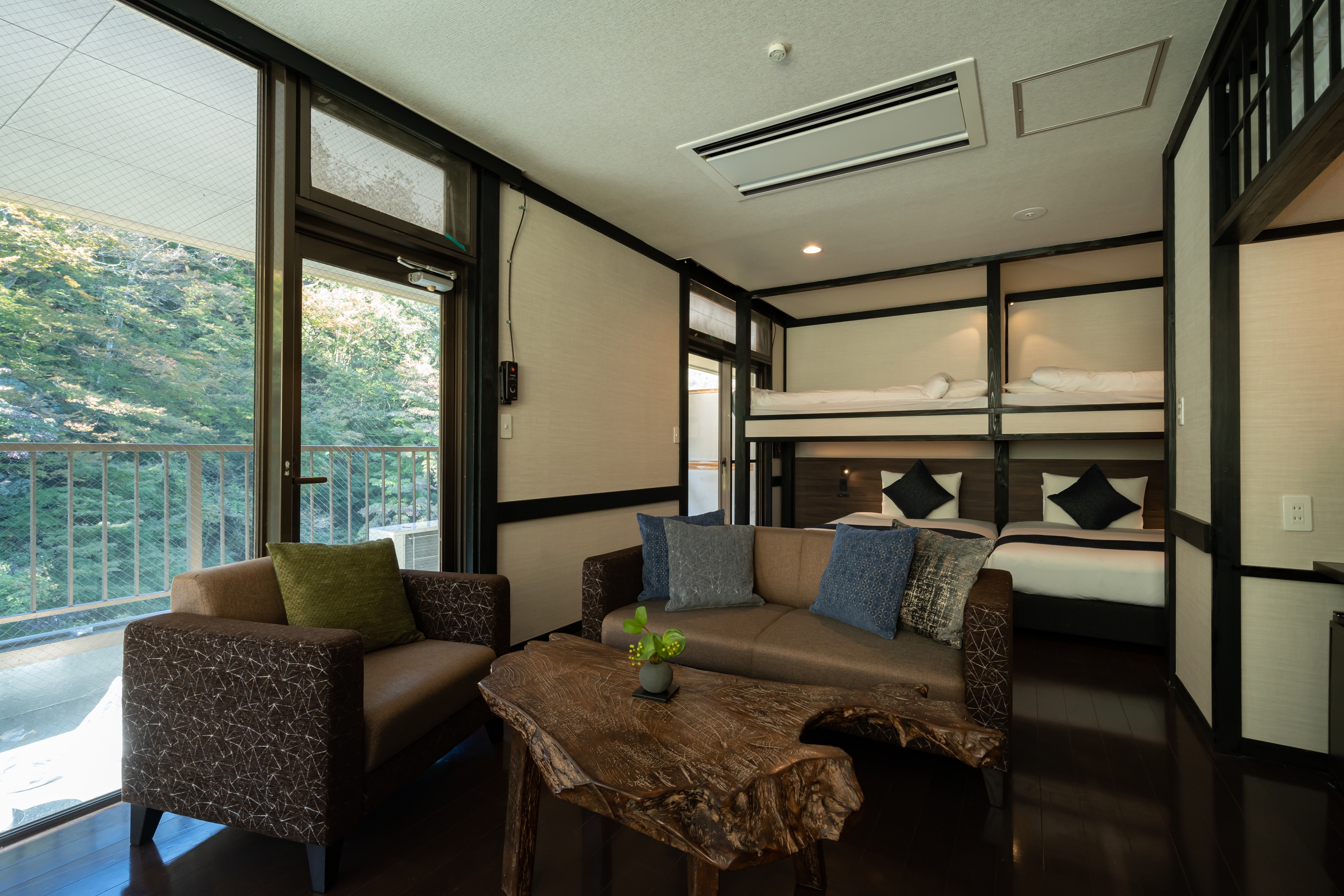 Room 6 / Room 6