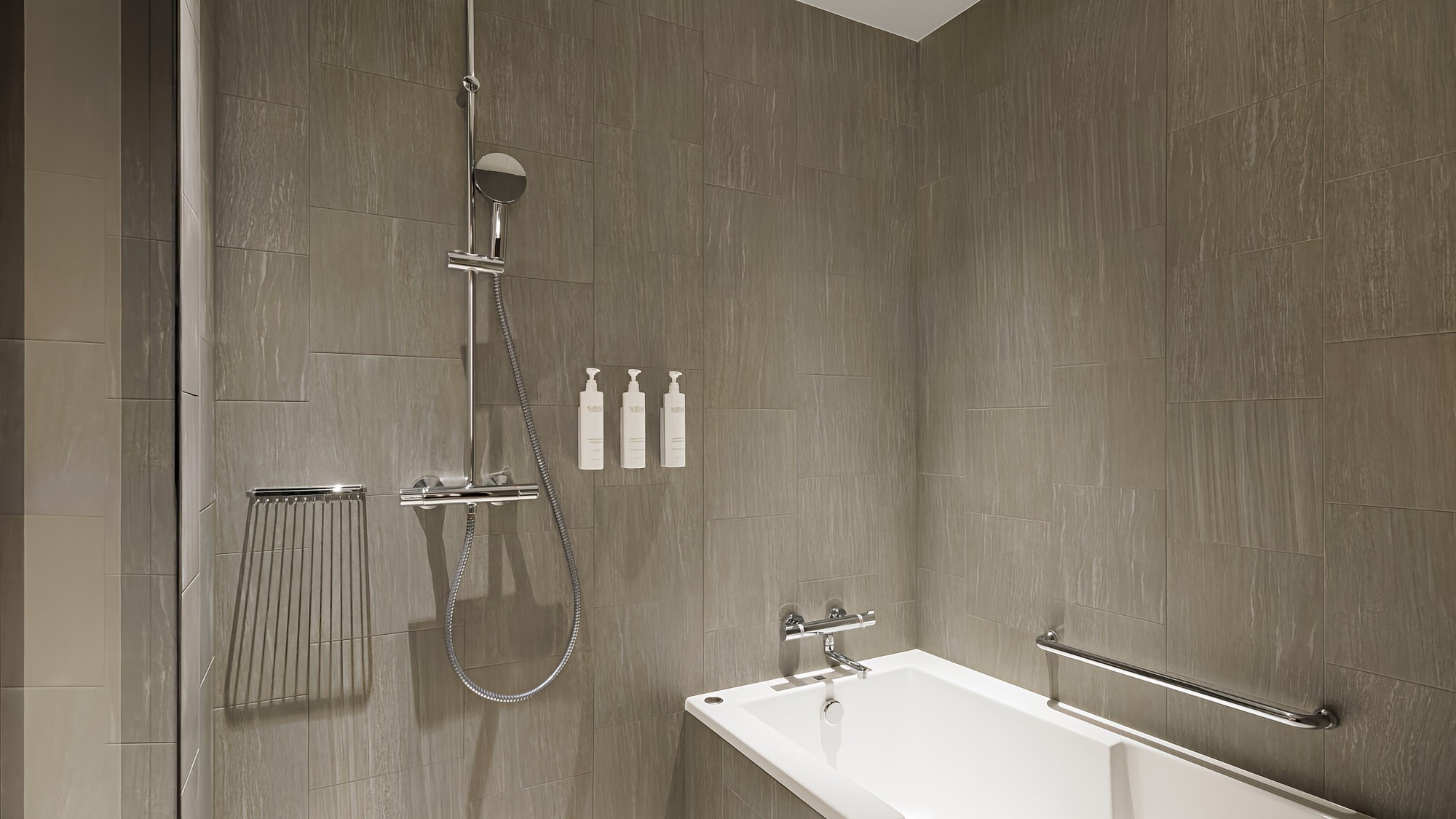 ■ Suite room/separate bathtub for a comfortable stay