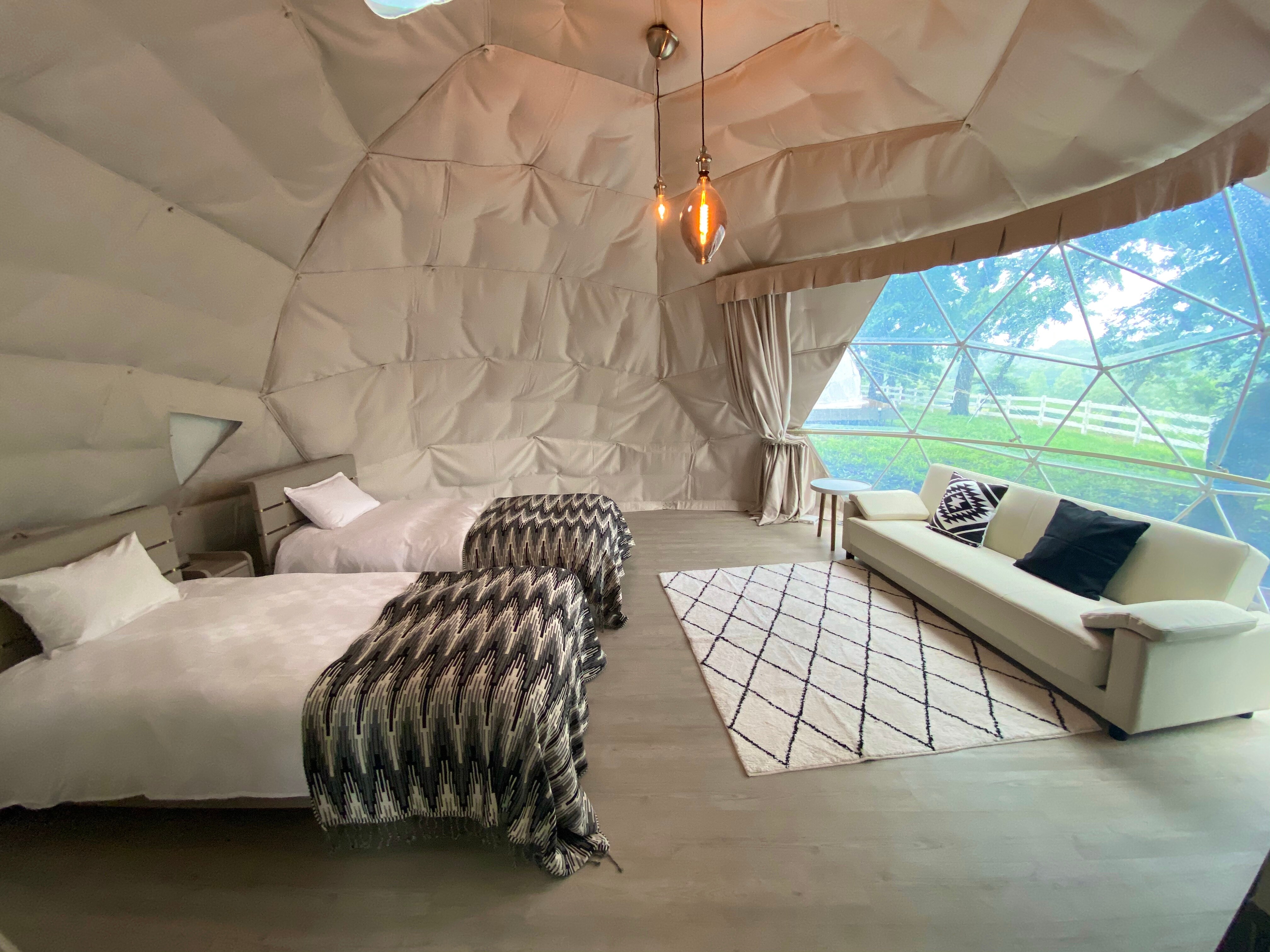 The glamping tent has a monochrome image and a simple white base color scheme that is very nice. 3 beds +
