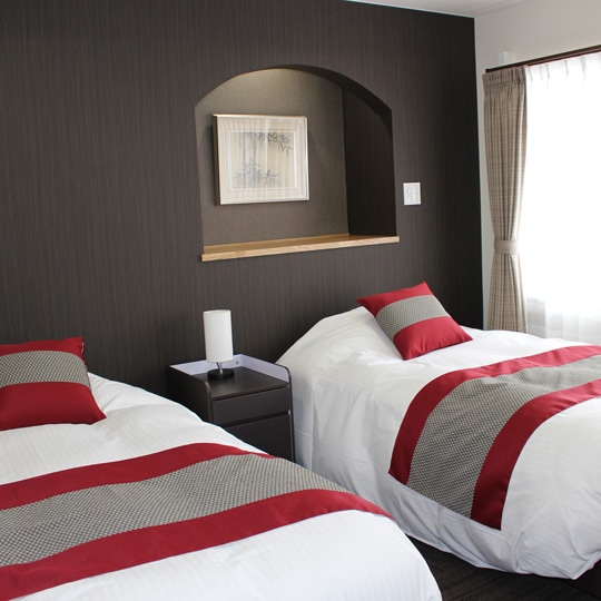 Available in January 2020 [Deluxe Twin]…A 32㎡ Western-style room with no steps and equipped with two semi-double Simmons beds