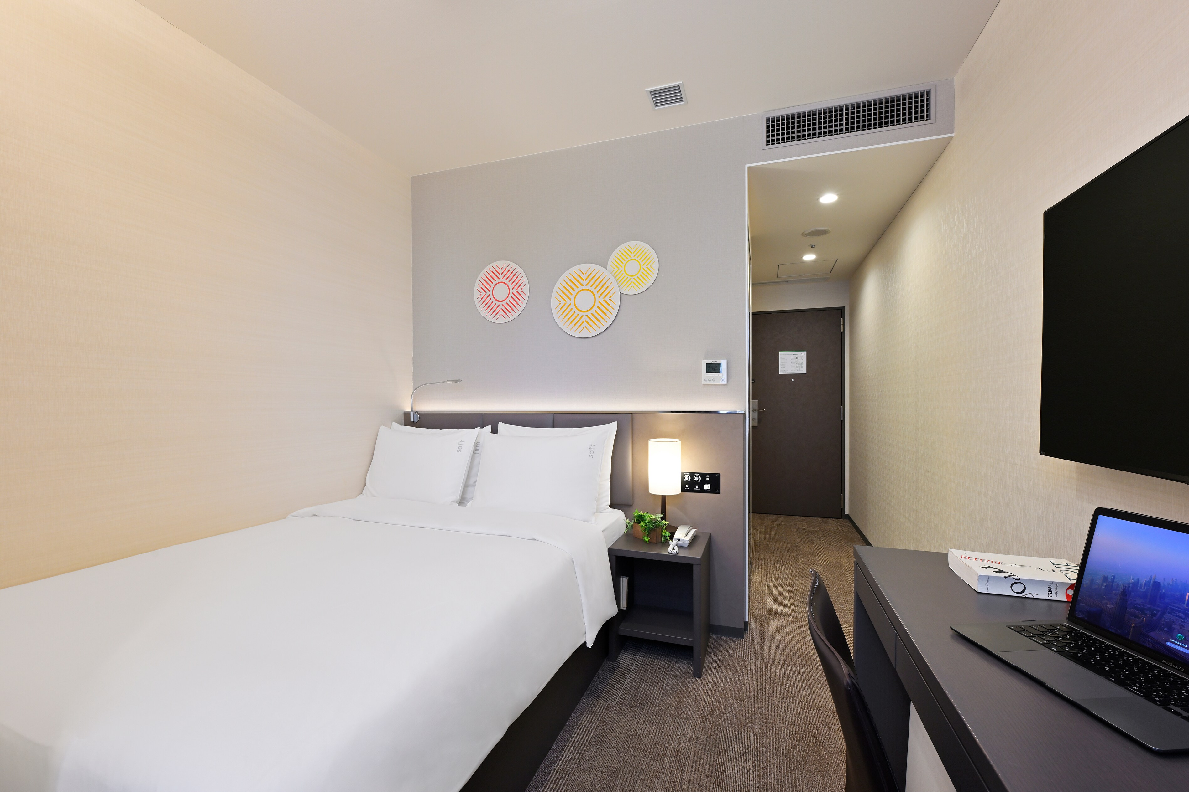 18㎡ Standard double bed A simple and functional standard type room for 1 to 2 people.