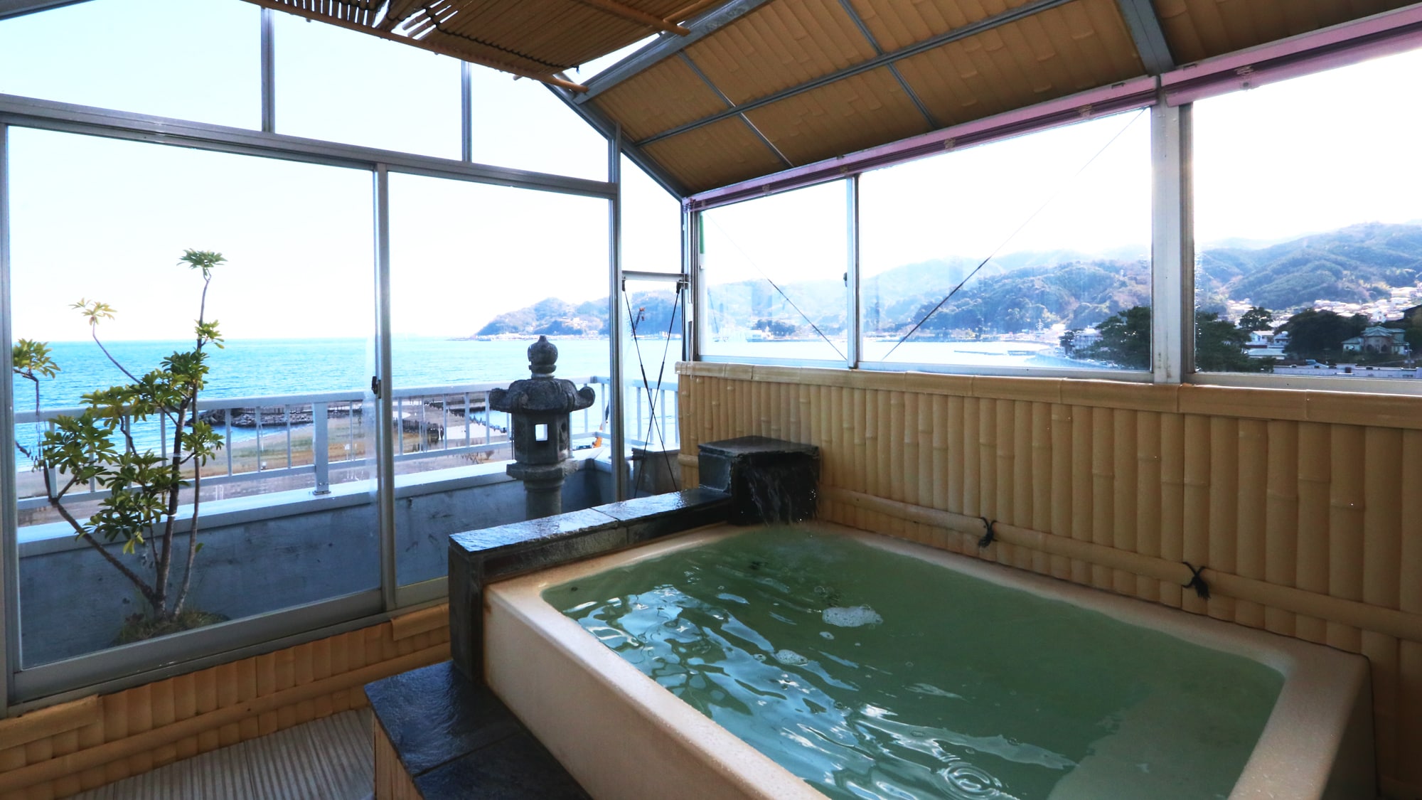 Women's bath: Raise the blinds and enjoy an open view of the ocean!