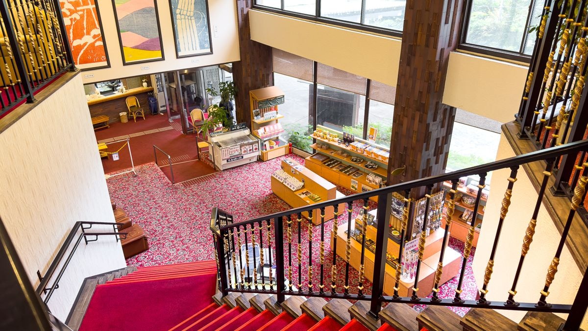 Lobby and entrance on 1st and 2nd floors