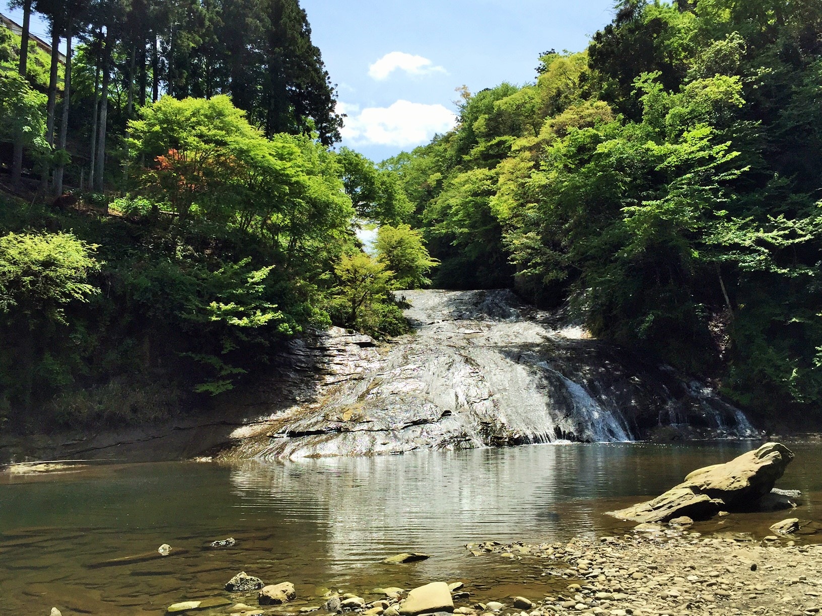 5 minutes walk to the basin of Awamataka Falls, a famous waterfall in Minamiboso