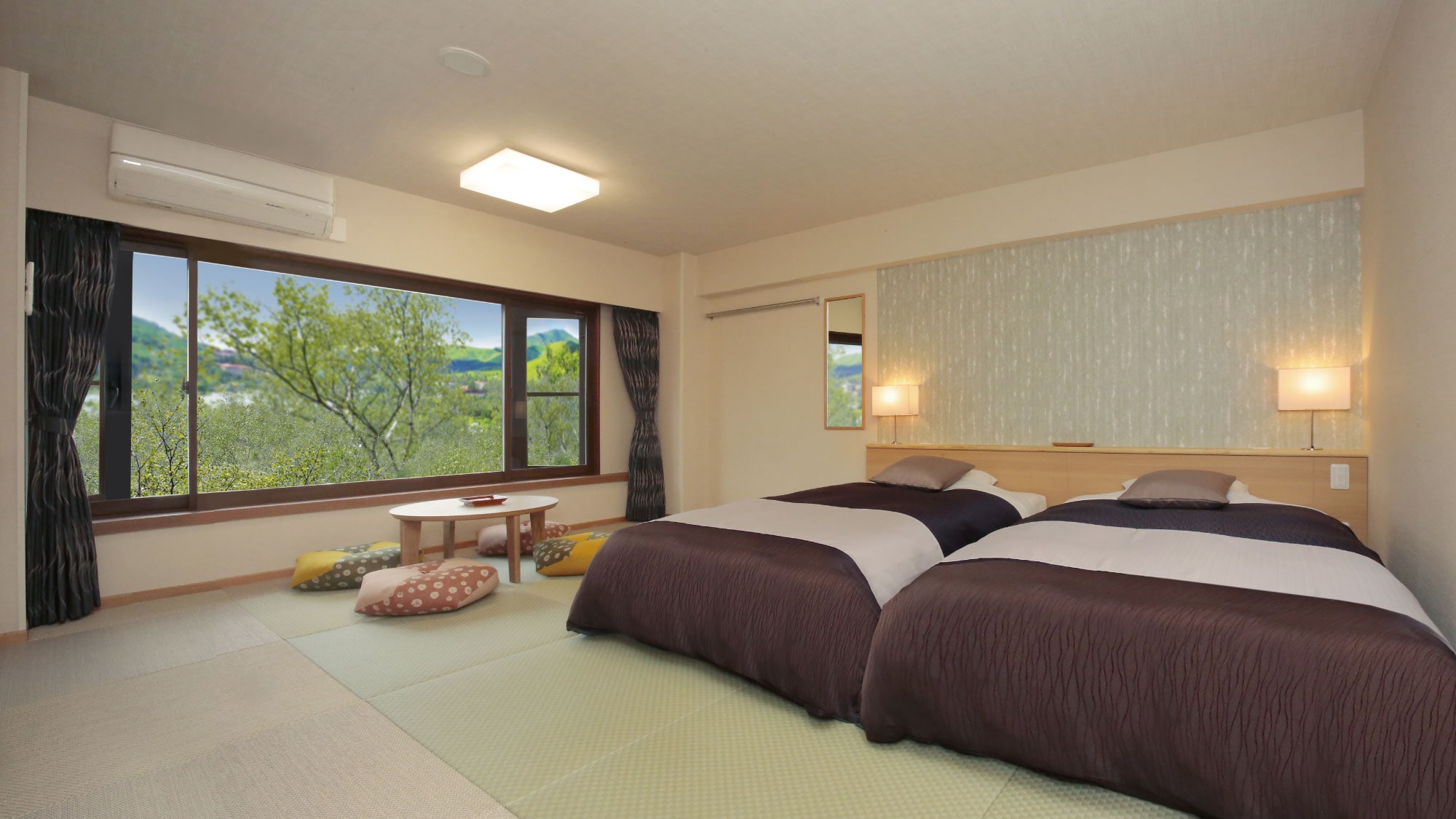 อาคารทิศตะวันออก ห้อง Japanese modern พักได้ 4 คน