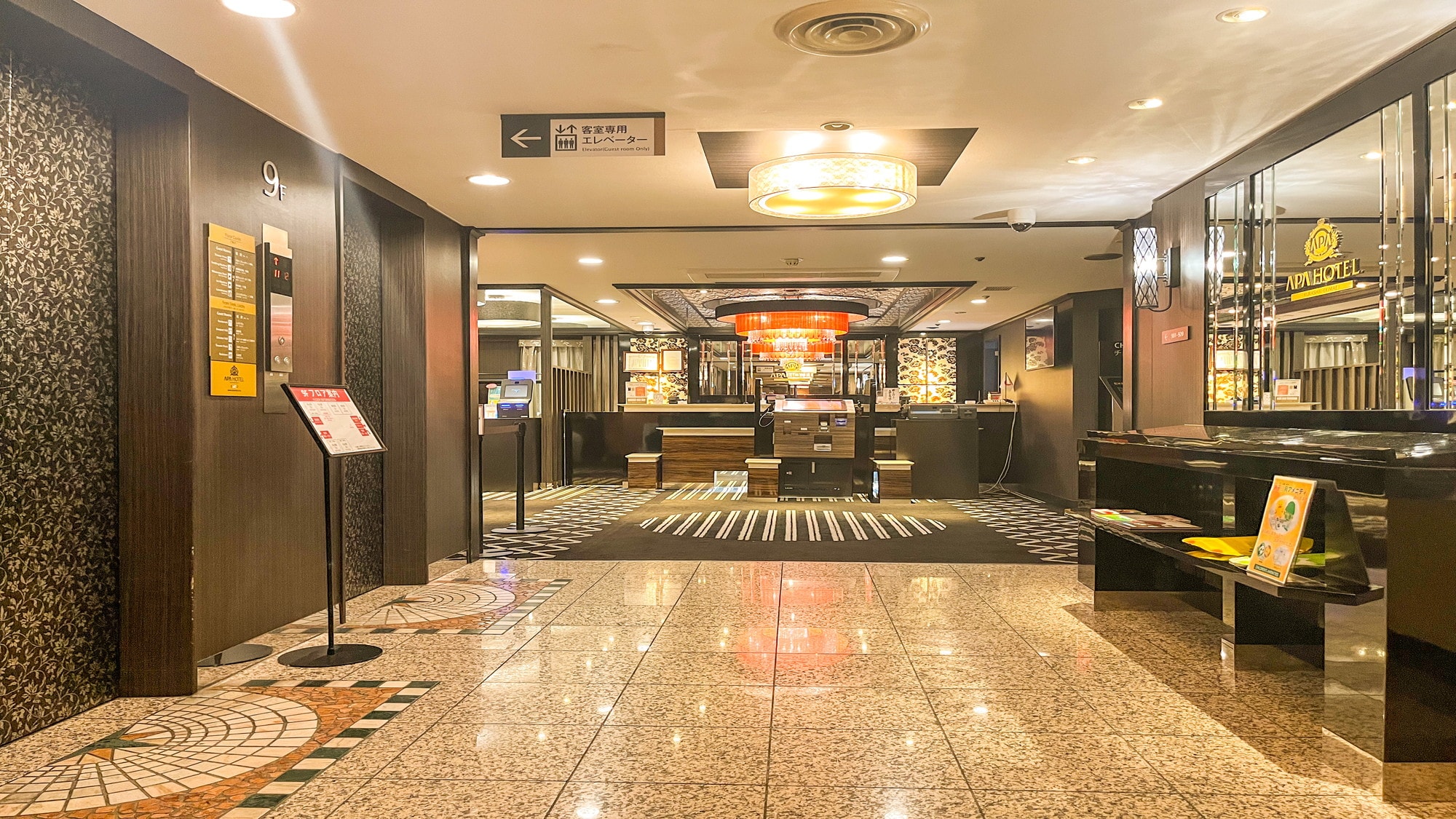 9階エレベーターホール